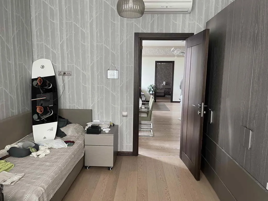 Квартира с подиумом и цветами, фото 18