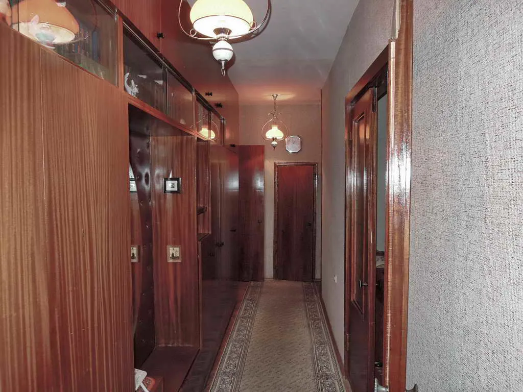 Хрущёвка с оббитой дверью, фото 4