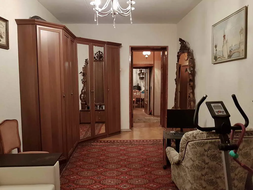 Хрущёвка с оббитой дверью, фото 21