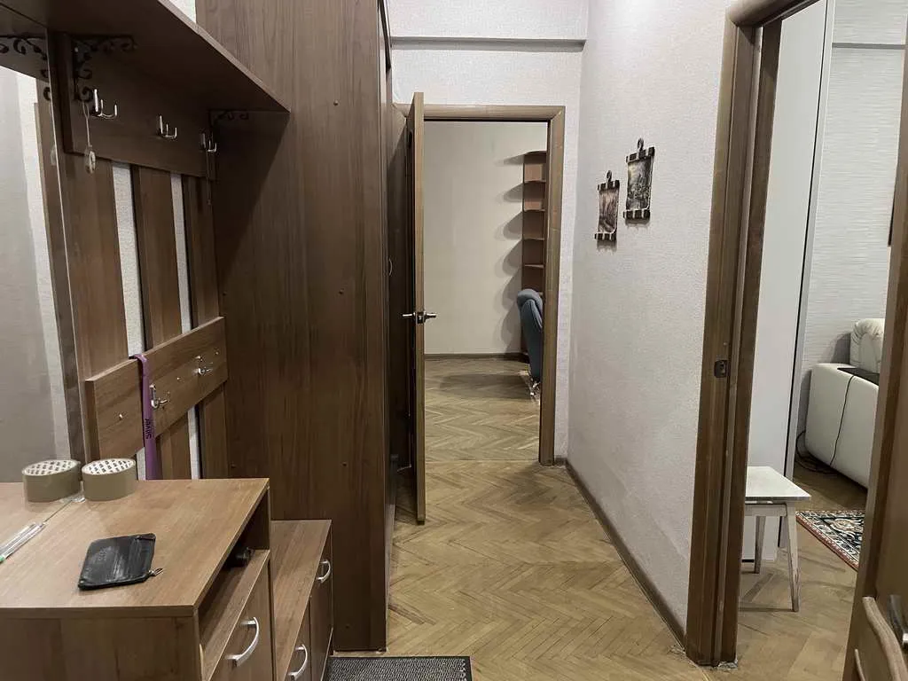Хрущёвка с видом на деревья, фото 3