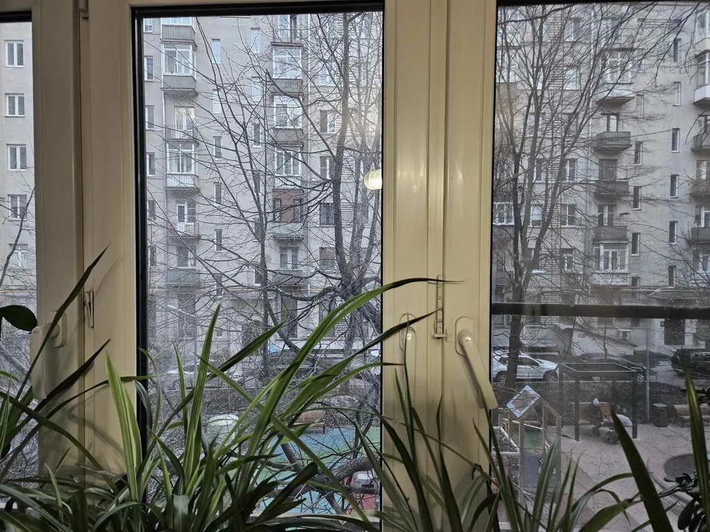 Сталинка с темными стенами, фото 10