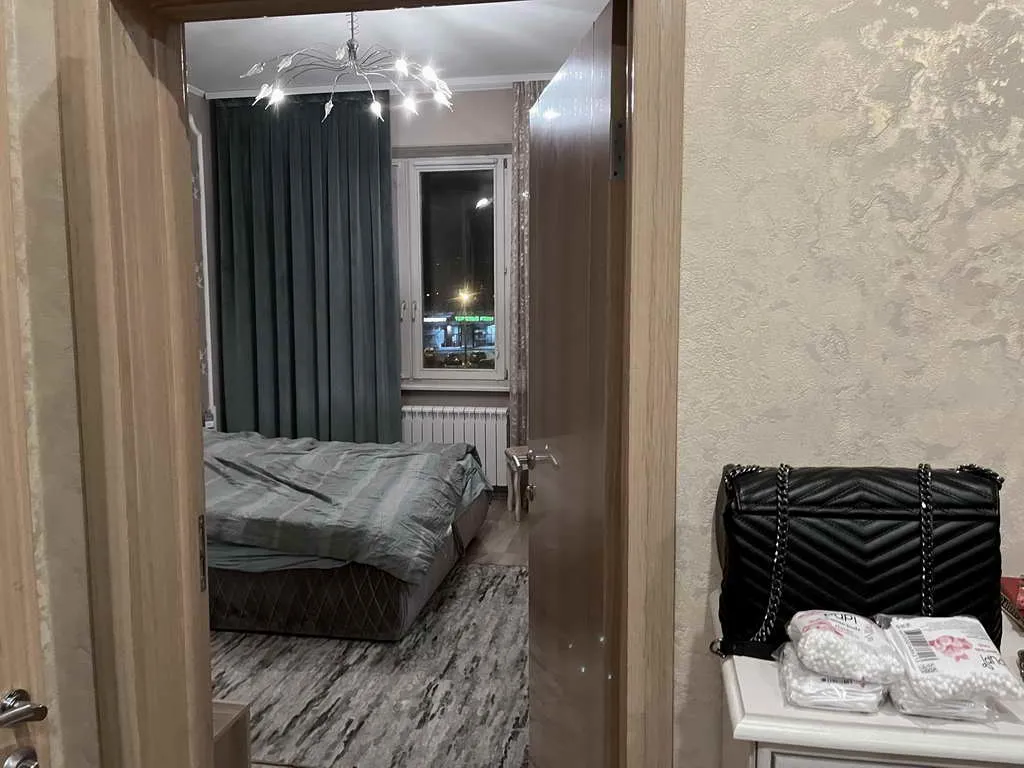 Квартира с темным диваном, фото 14