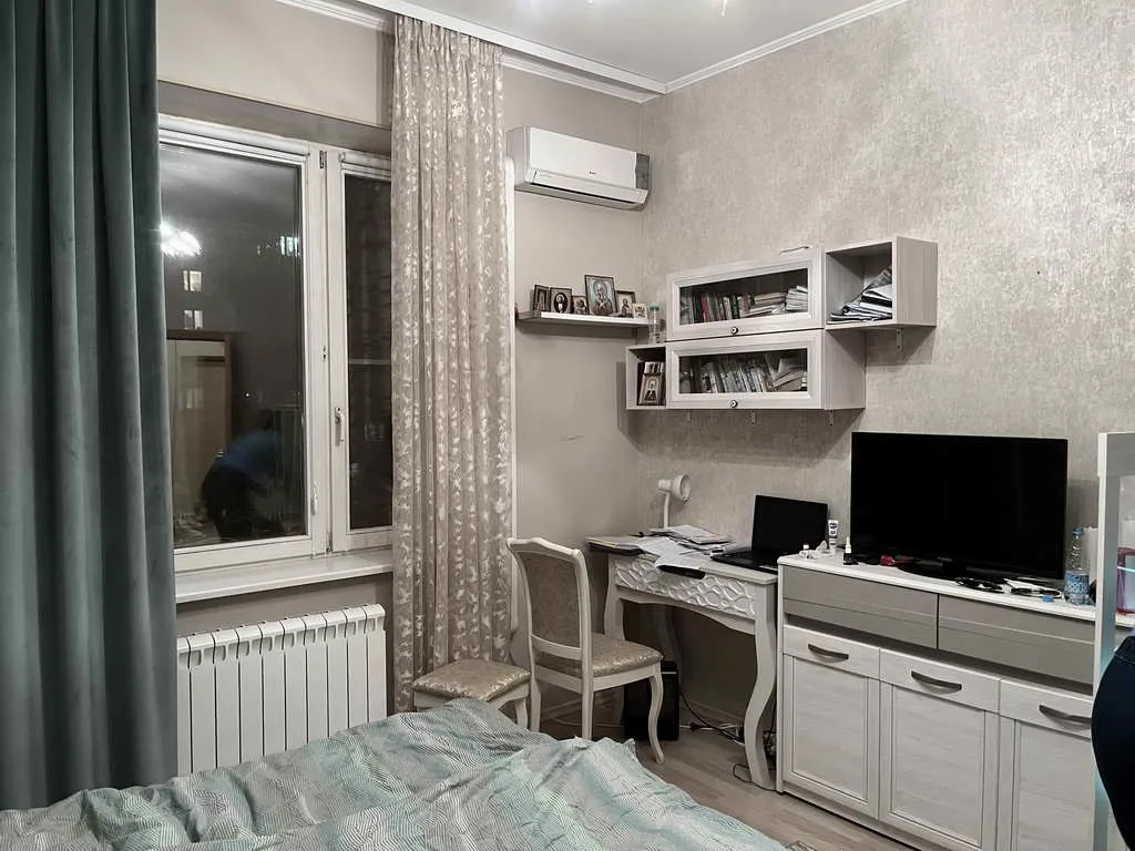 Квартира с темным диваном, фото 19