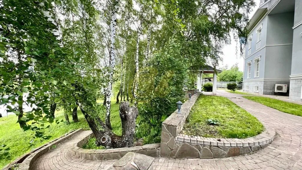 Величественный дом у озера, фото 1