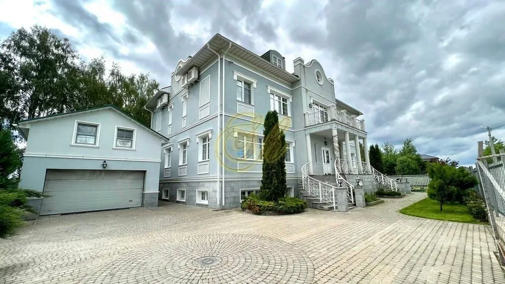 Величественный дом у озера, фото 2