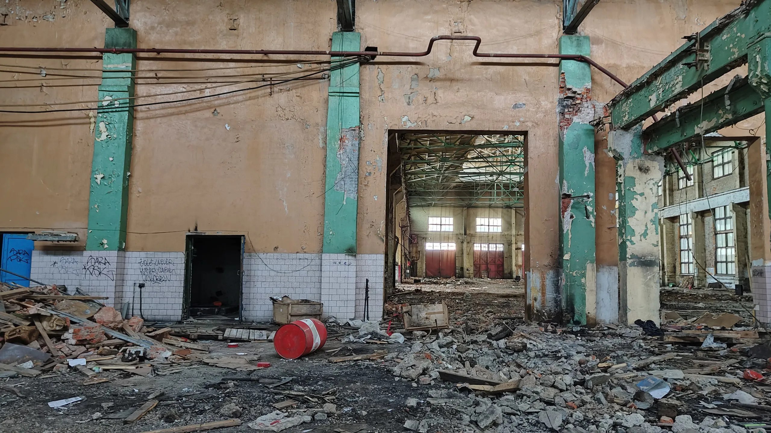 Заброшенный цех с мозаикой, фото 19