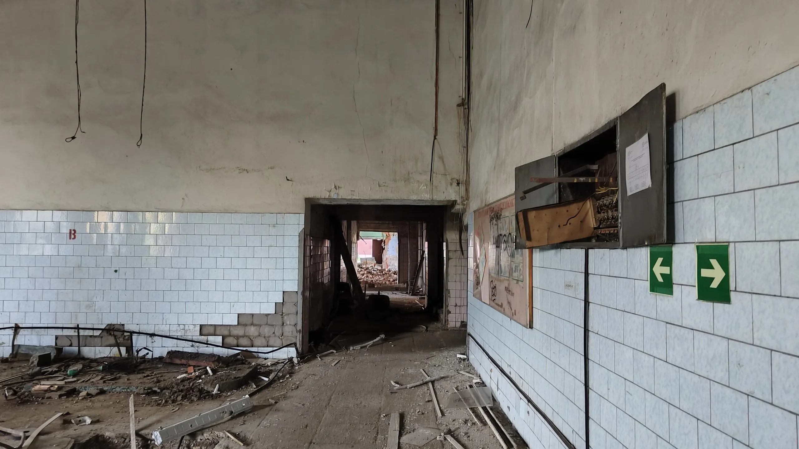 Заброшенный цех с мозаикой, фото 6