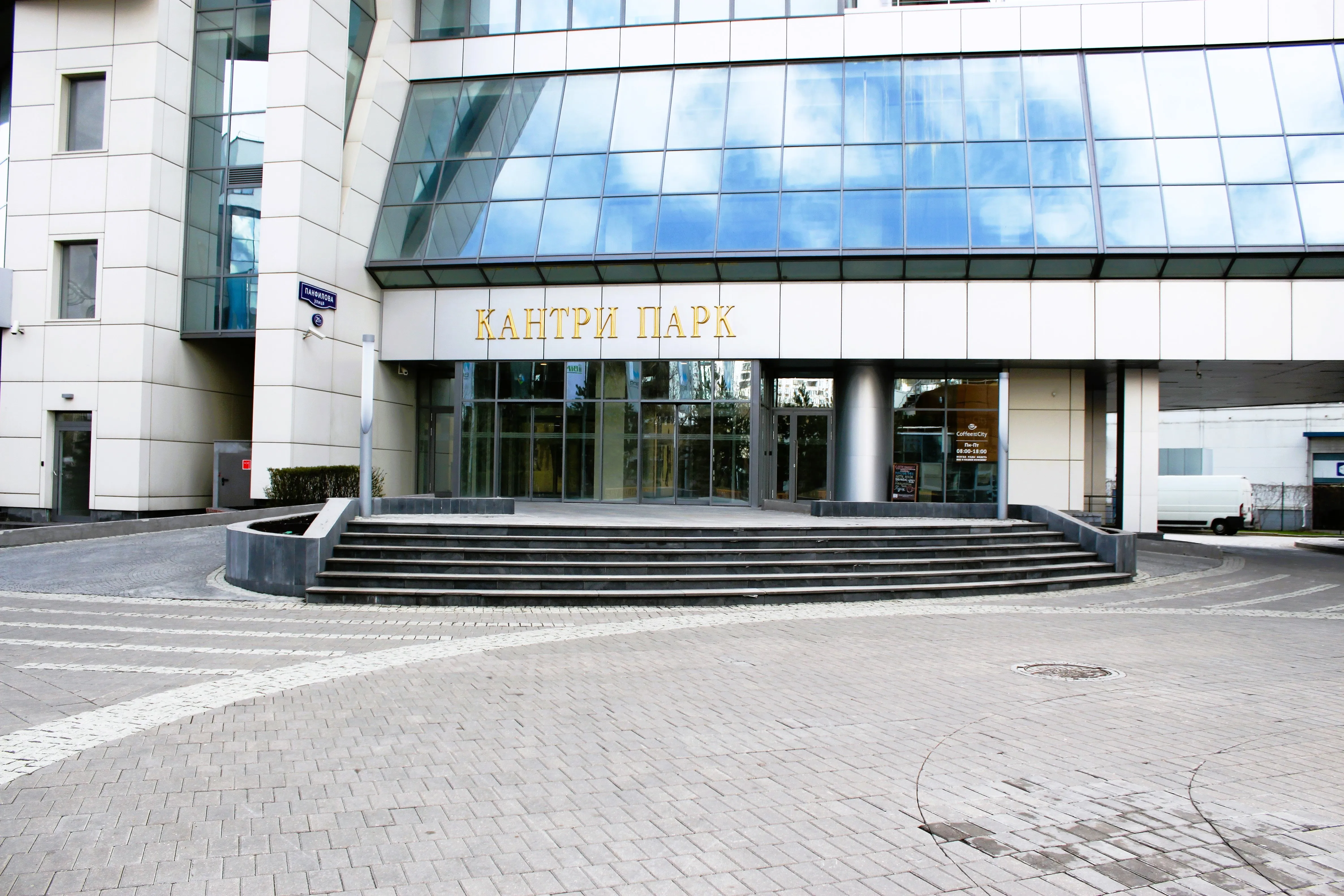 Входная группа, площадь и холл здания Кантри Парк, фото 3