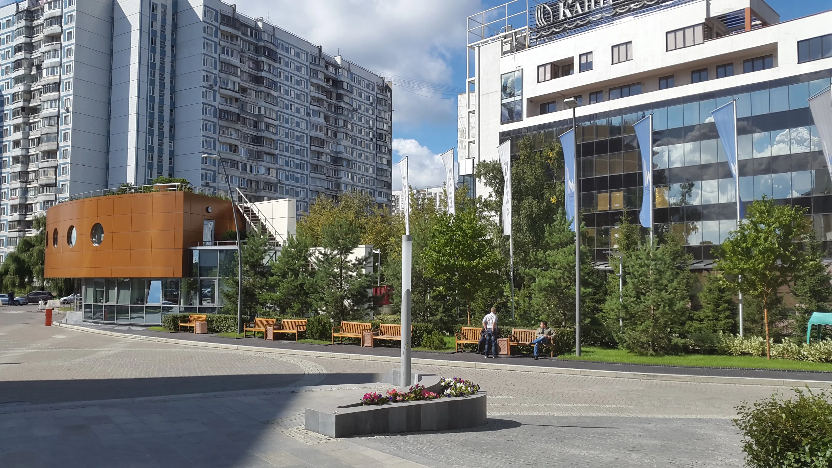 Входная группа, площадь и холл здания Кантри Парк, фото 7
