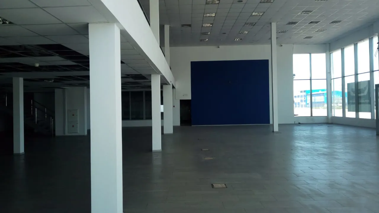 Автосалон в хай-теке, фото 12