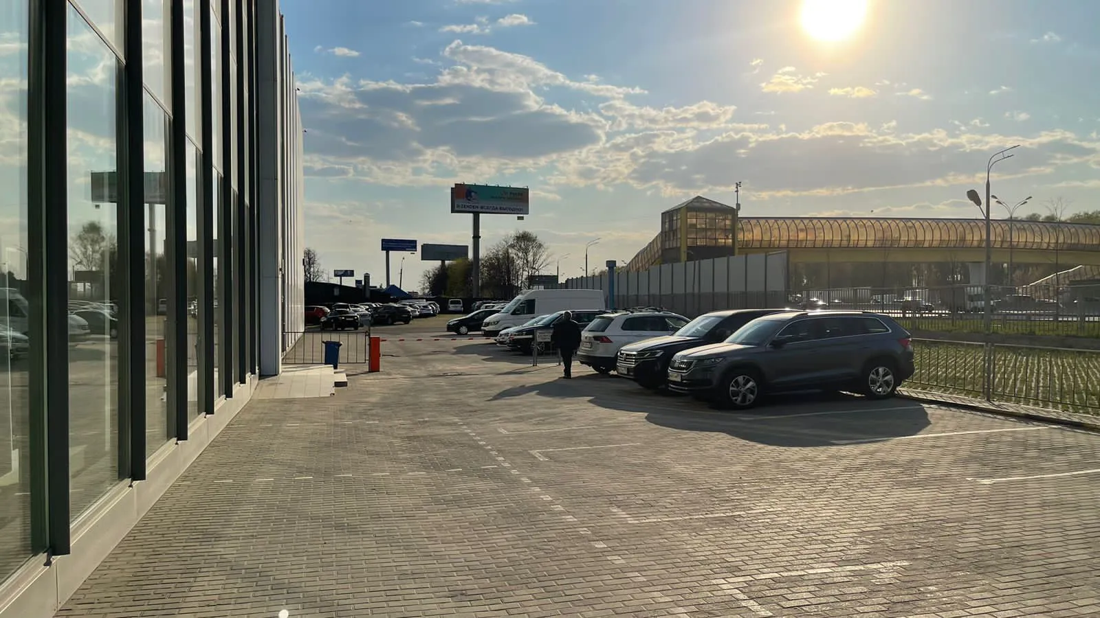 Автосалон со стеклянным атриумом, фото 9