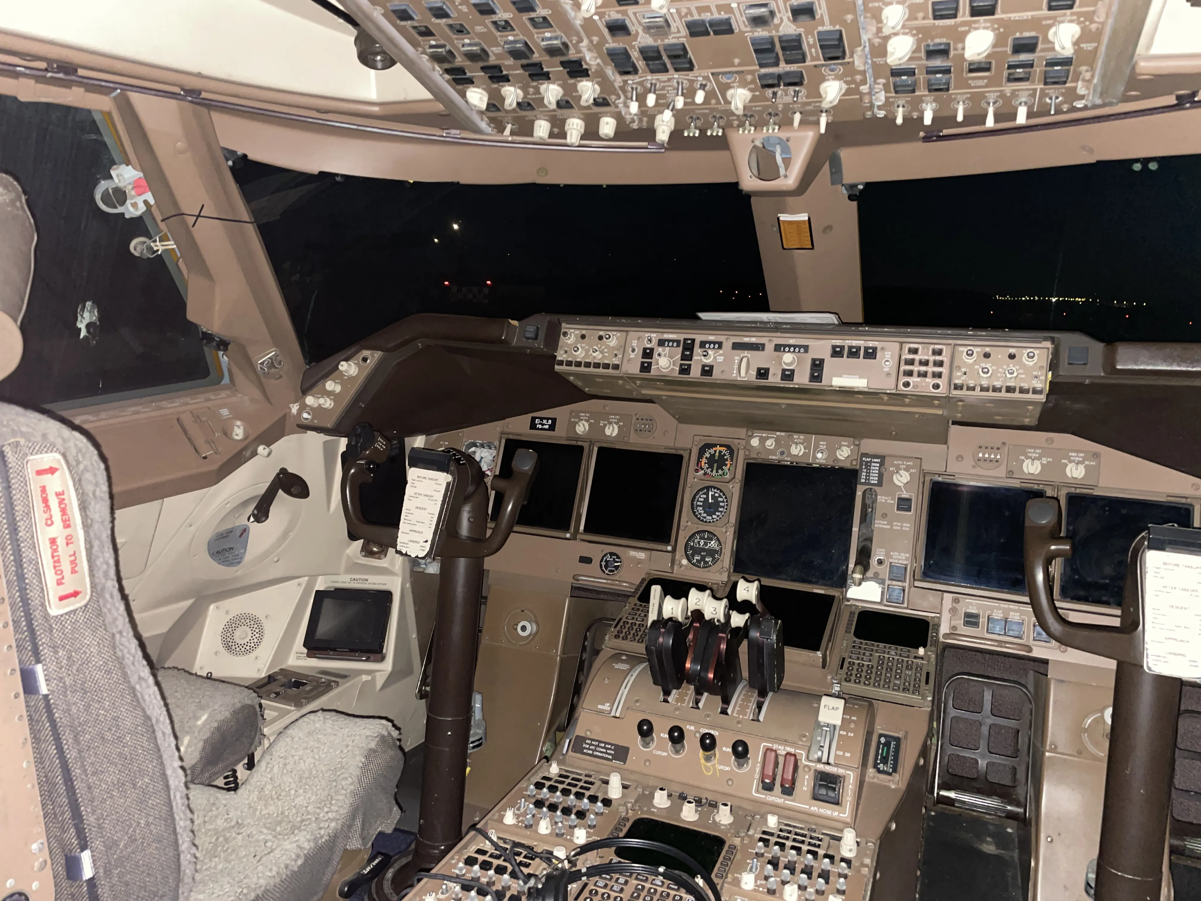 Кабина Боинга 747, фото 6