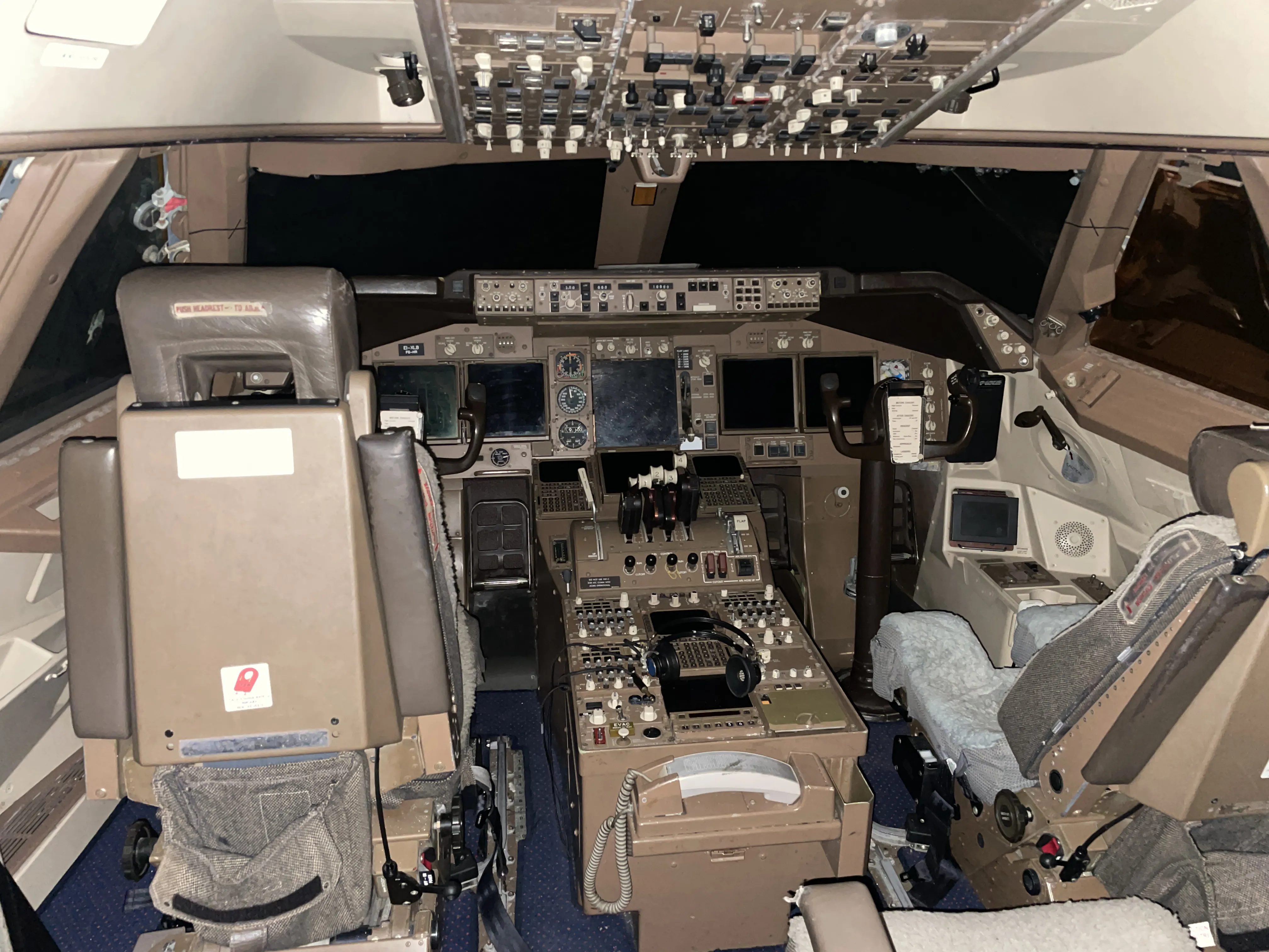 Кабина Боинга 747, фото 1