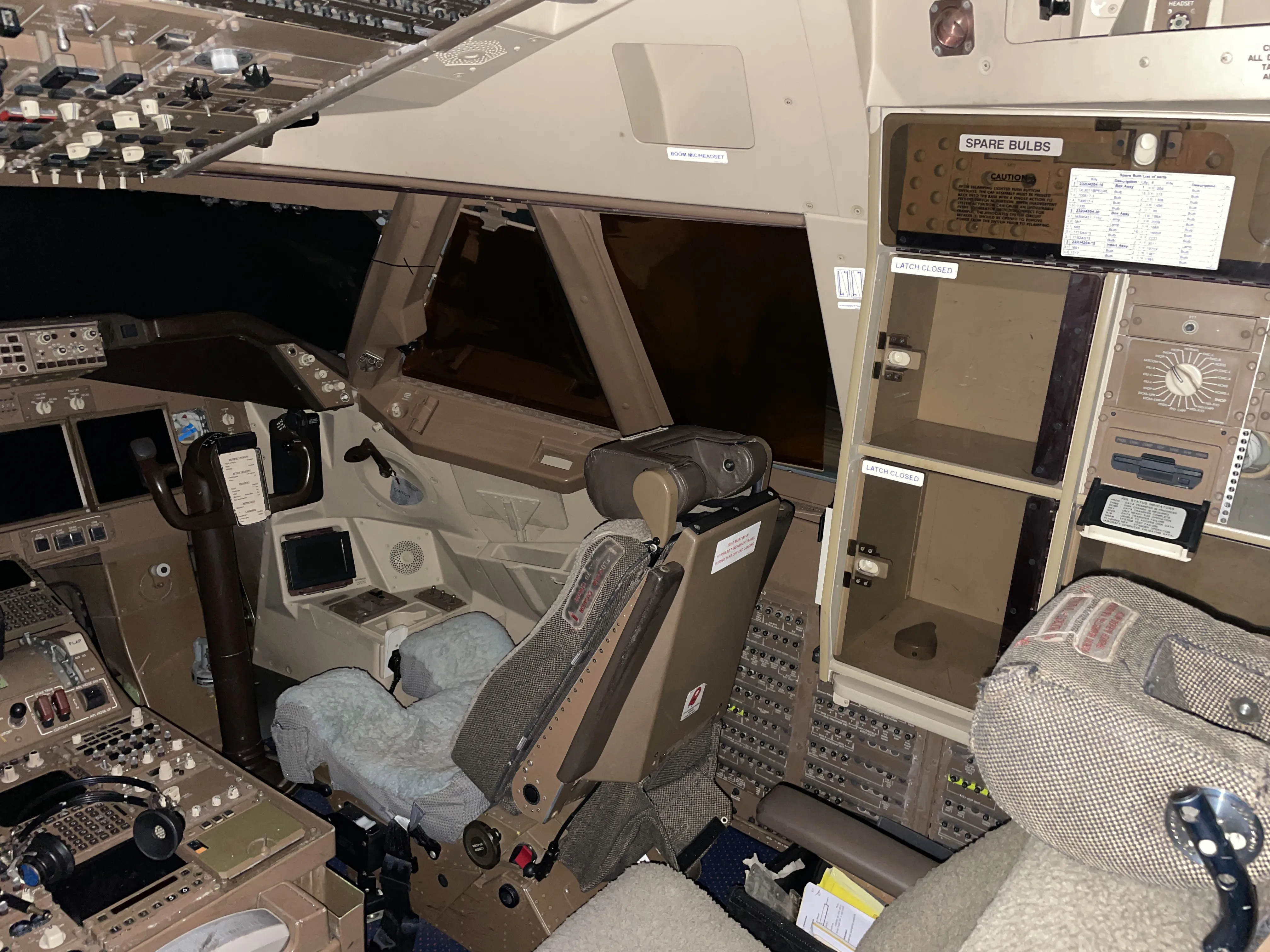 Кабина Боинга 747, фото 3