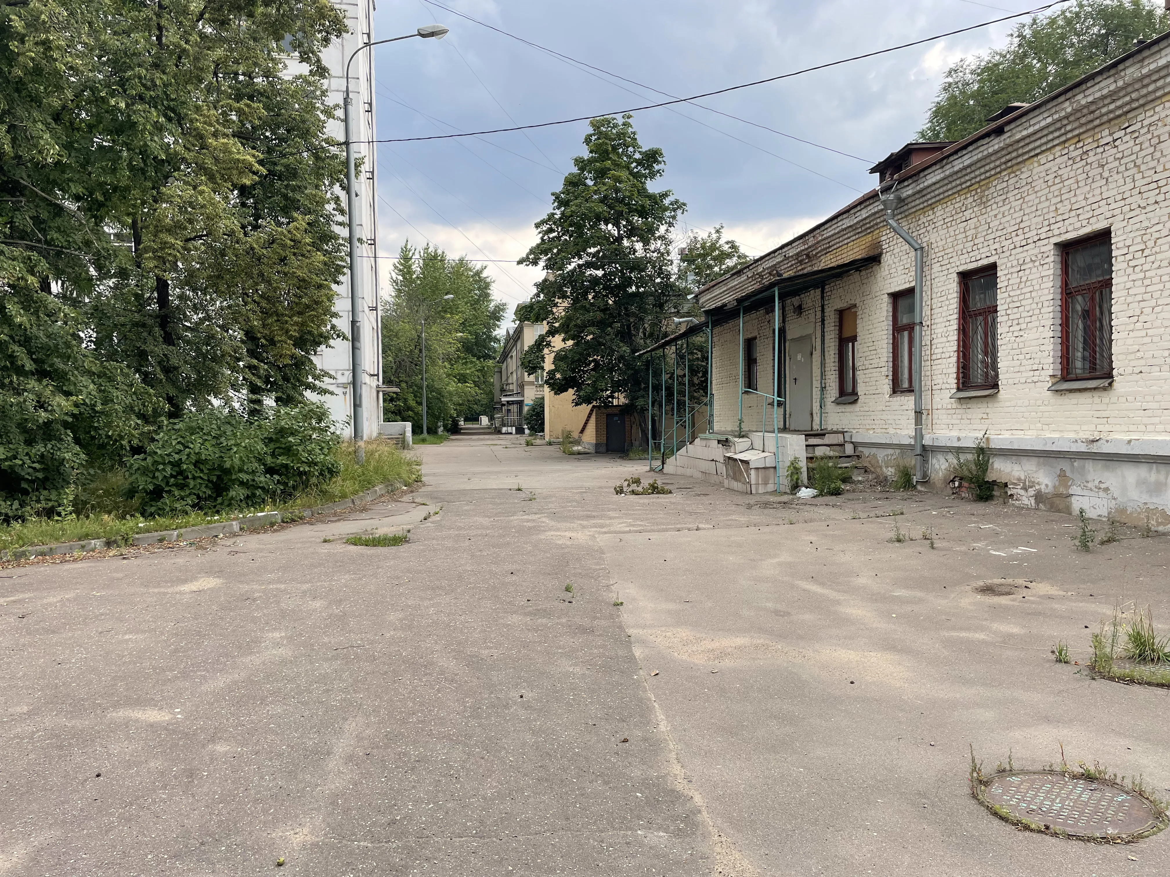Заброшенный завод с трубой, фото 14