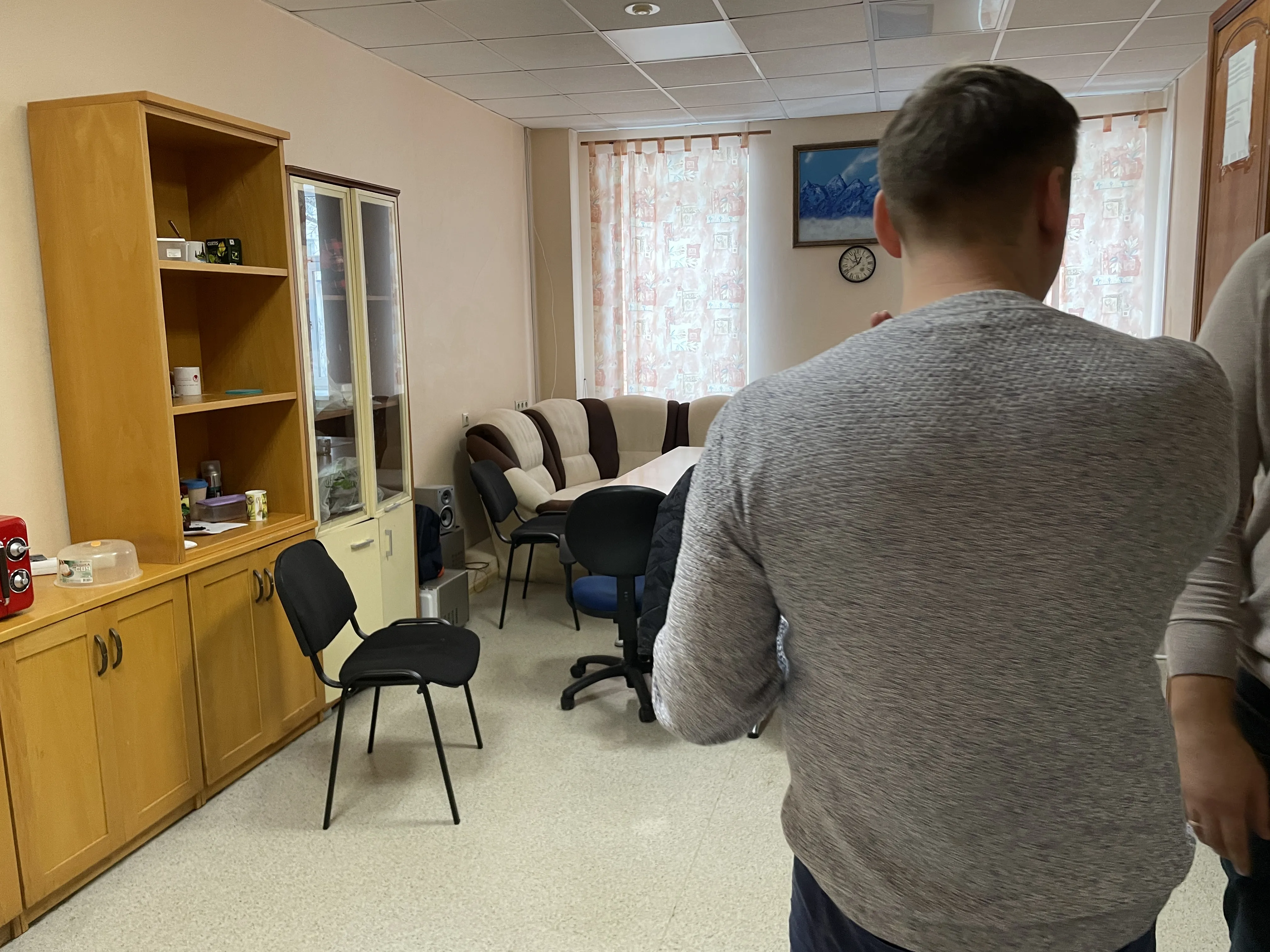 Панельный коридор клиники, фото 17