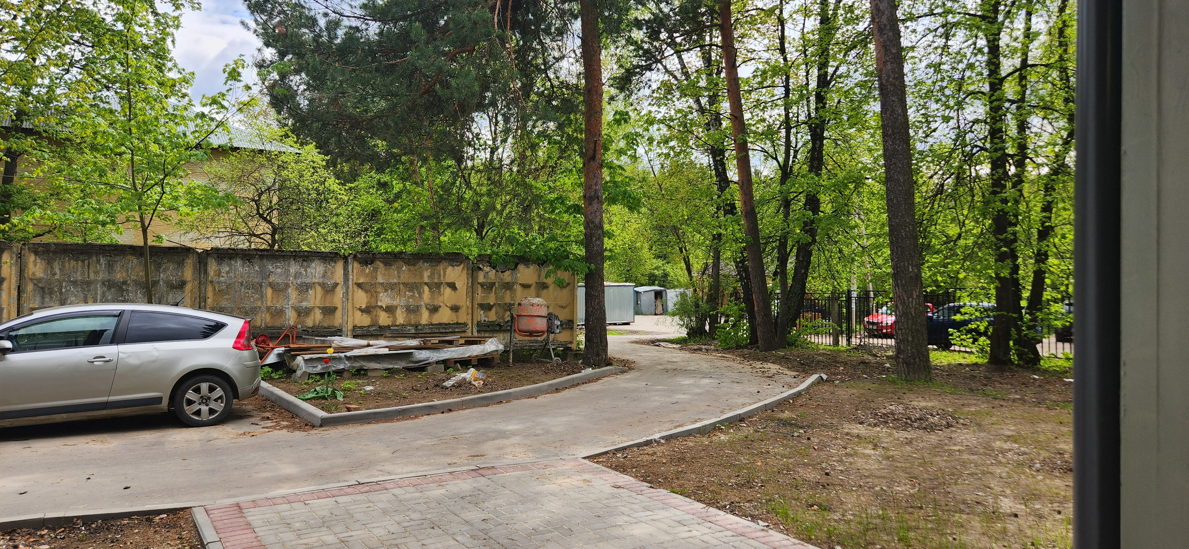 Больница в лесной гуще, фото 1