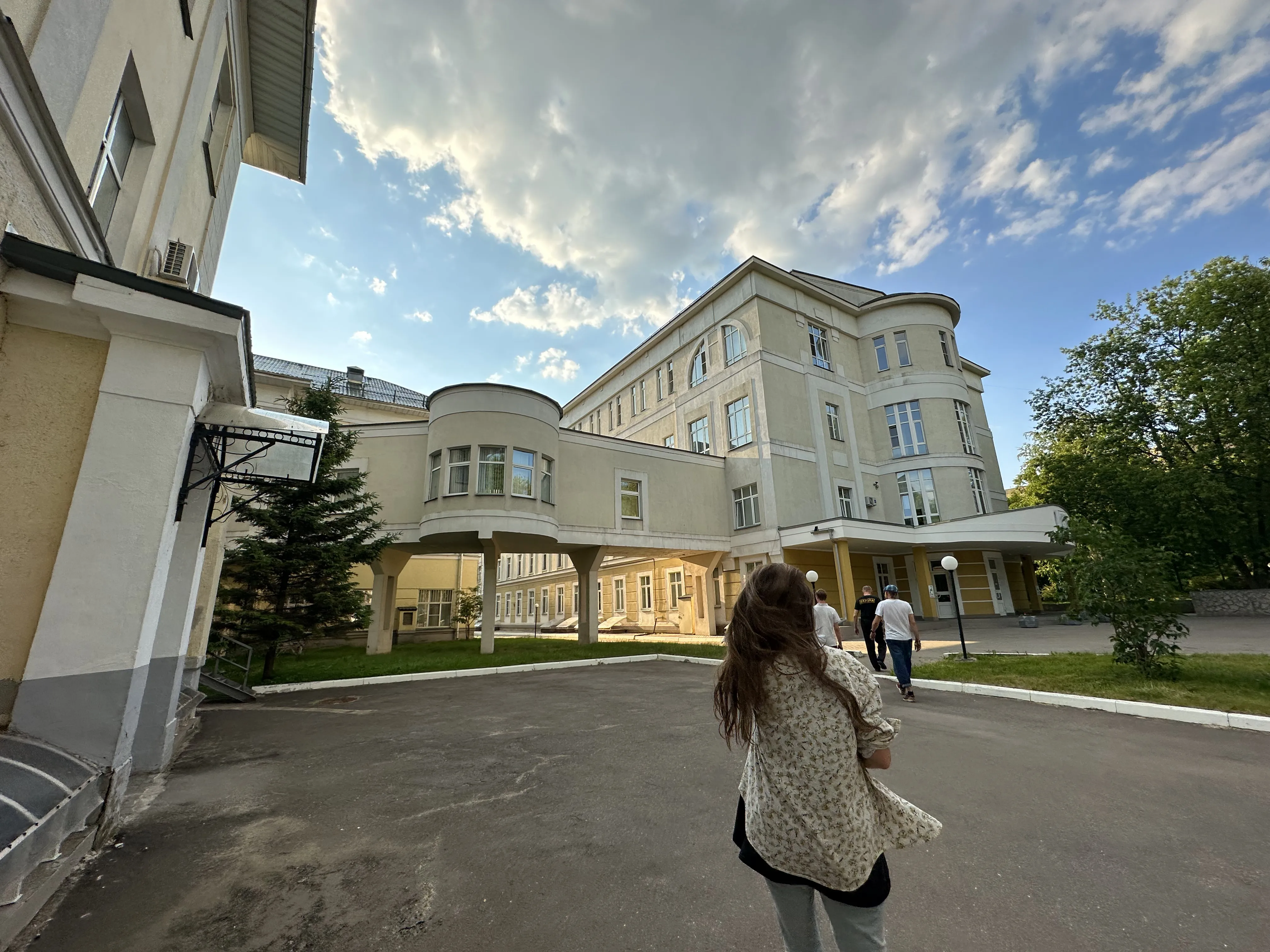 Парадный фасад-ротонда у фонтана, фото 9