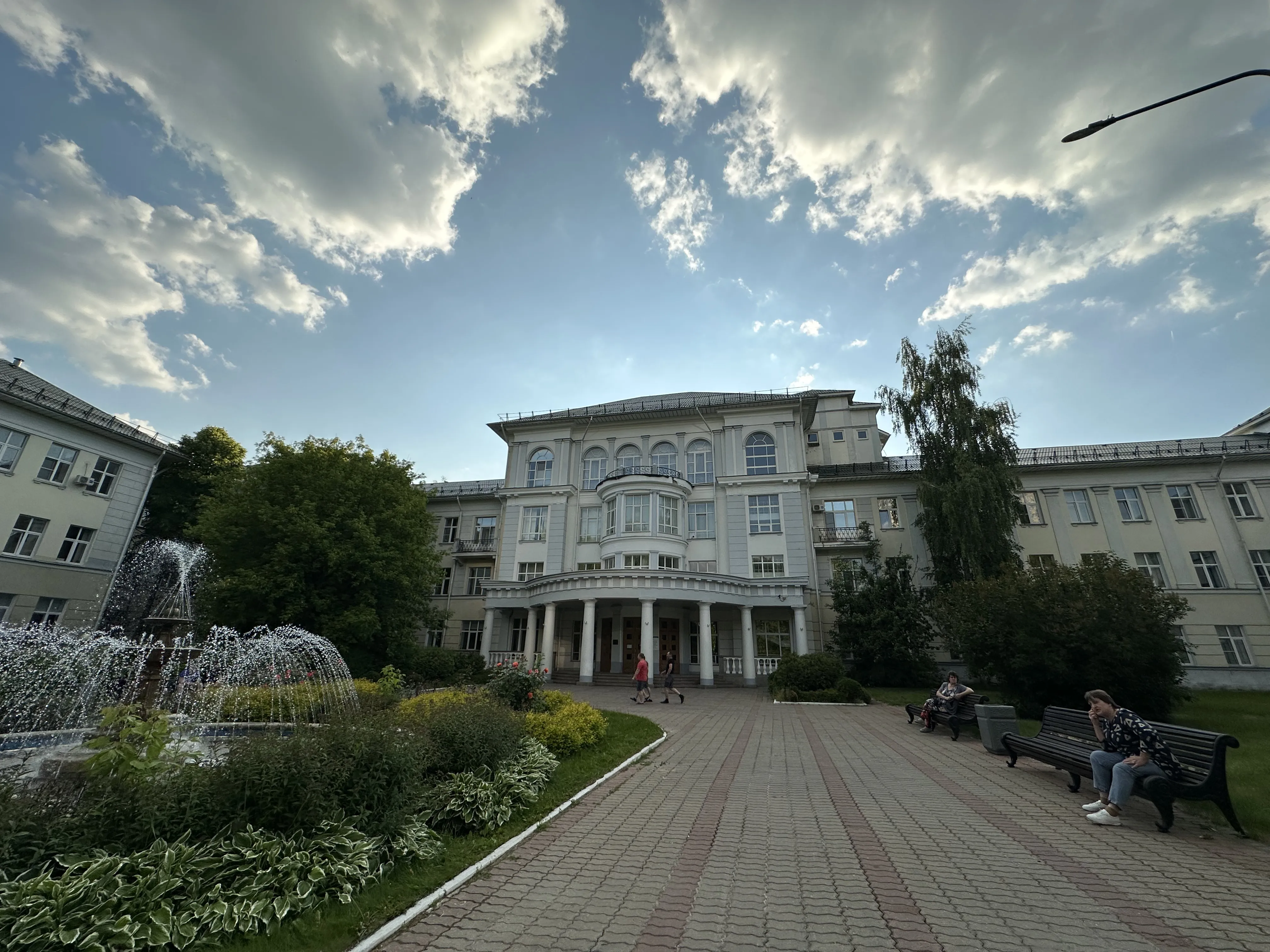 Парадный фасад-ротонда у фонтана, фото 2