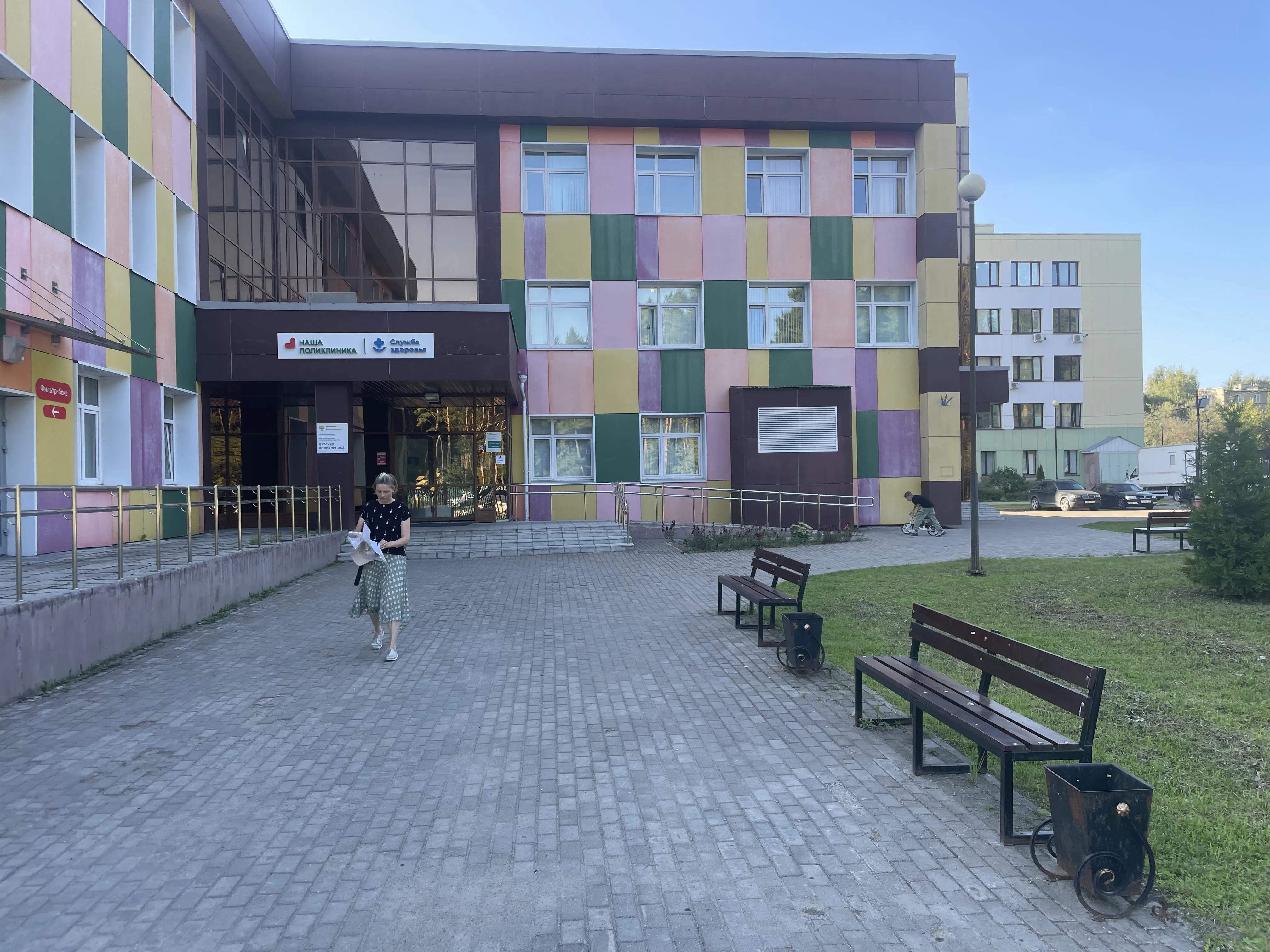 Университет в цветном здании, фото 9