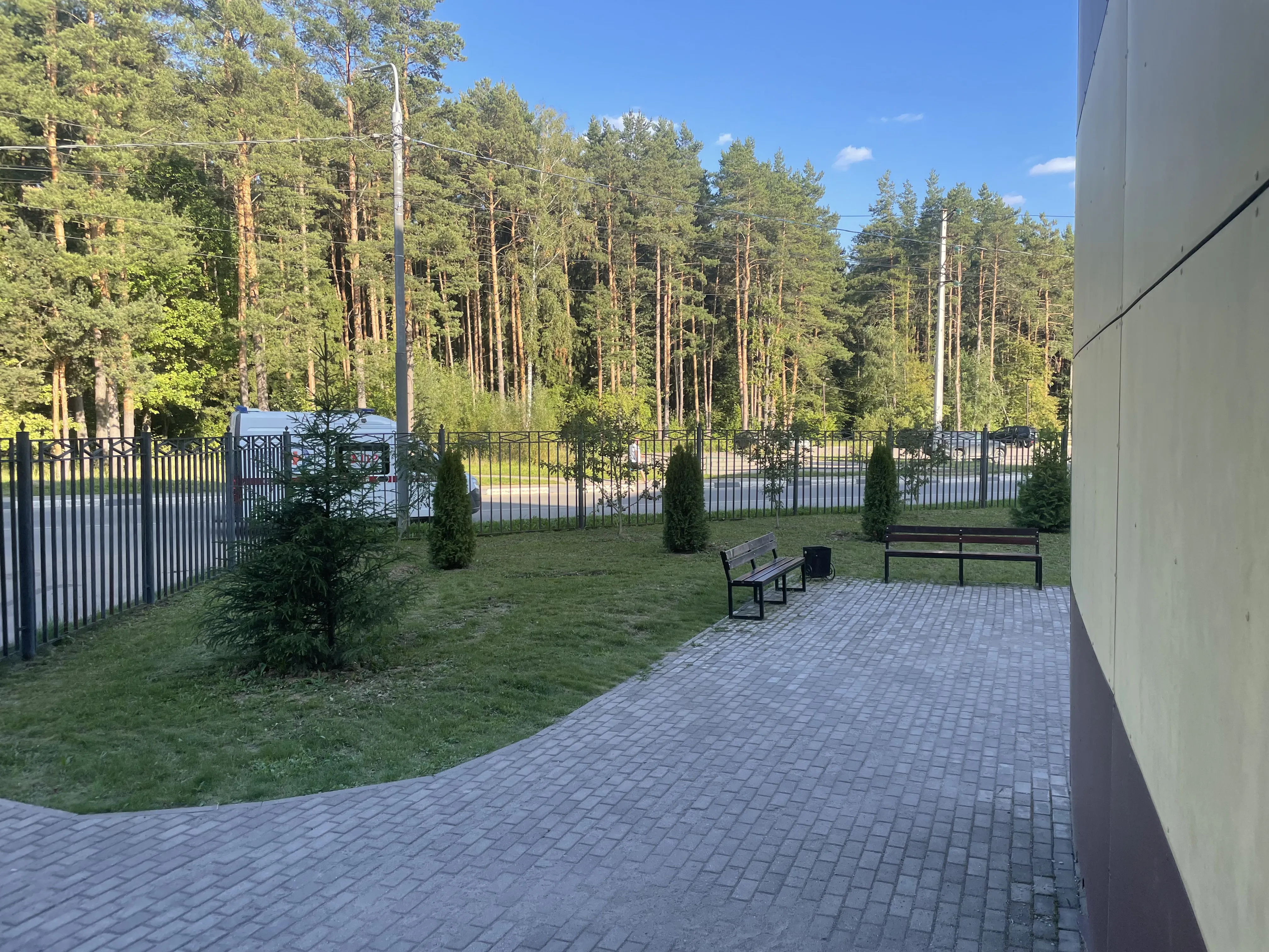 Университет в цветном здании, фото 17