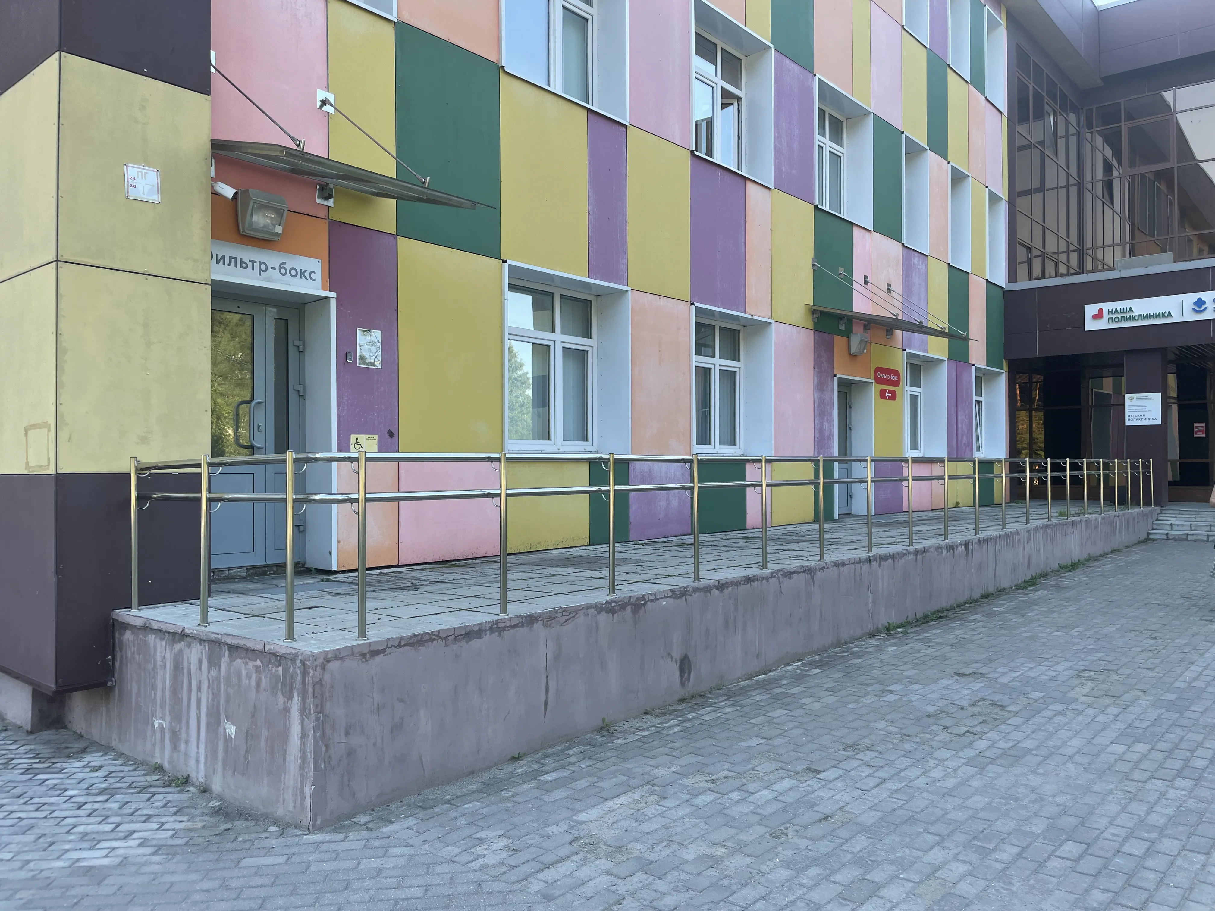 Университет в цветном здании, фото 8