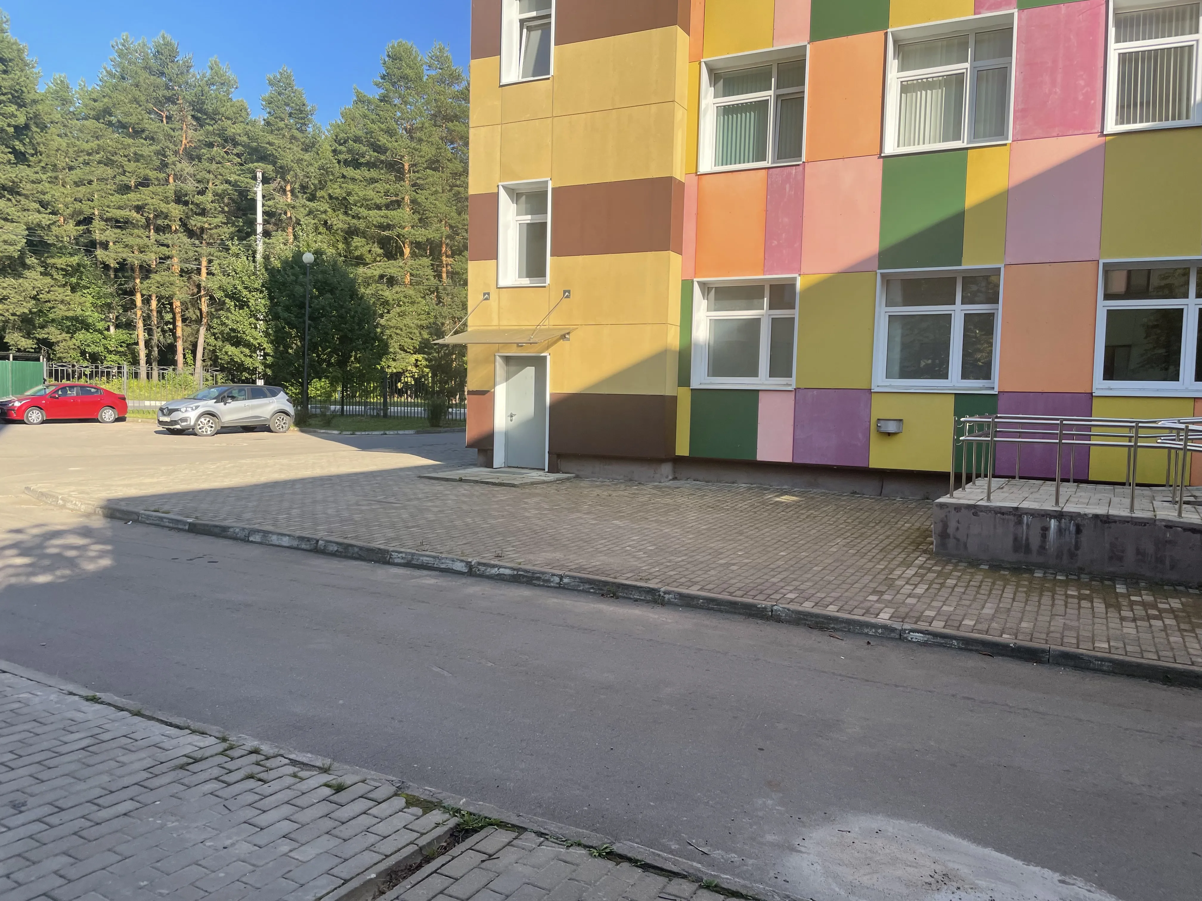 Университет в цветном здании, фото 20
