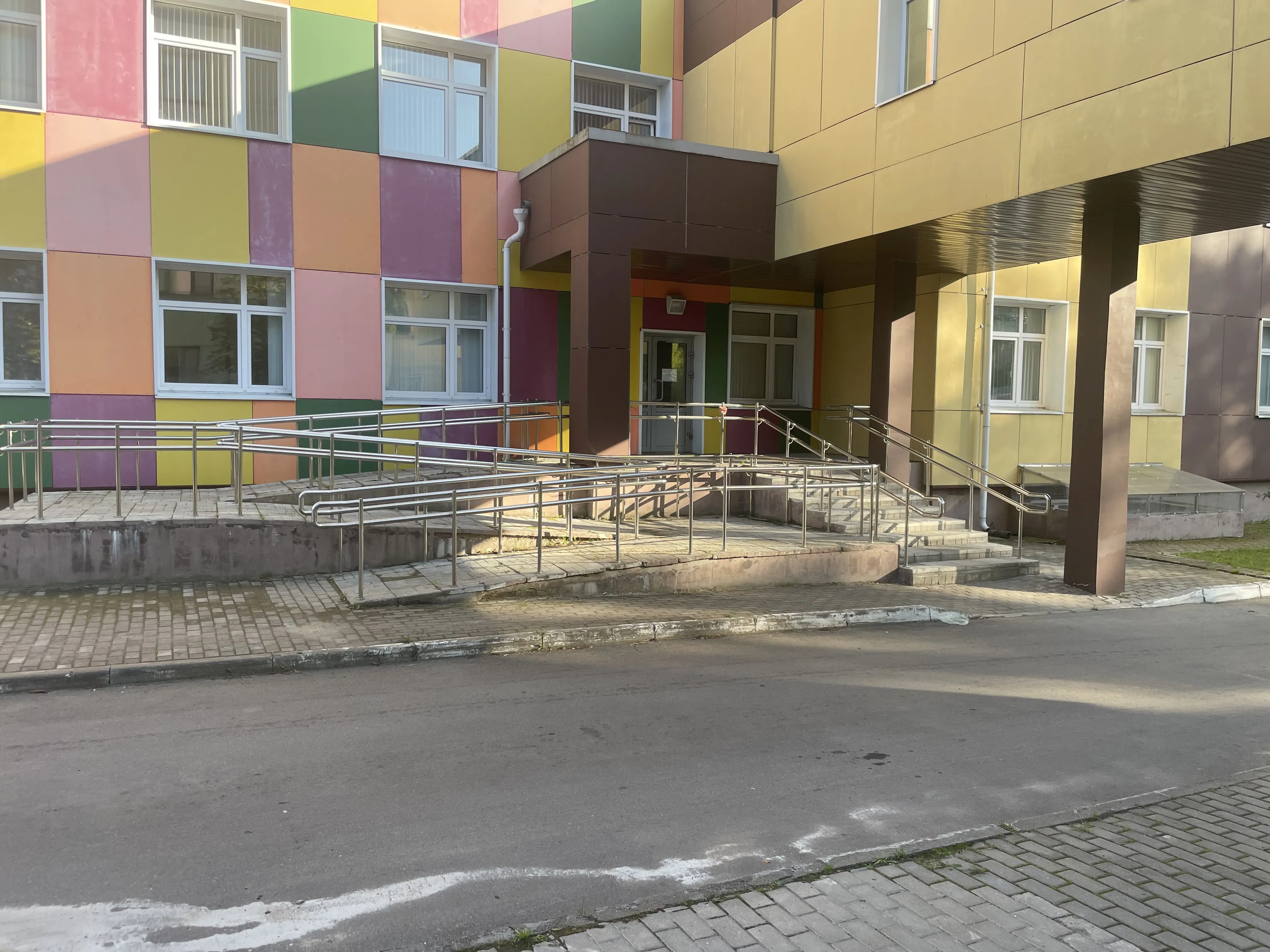 Университет в цветном здании, фото 18