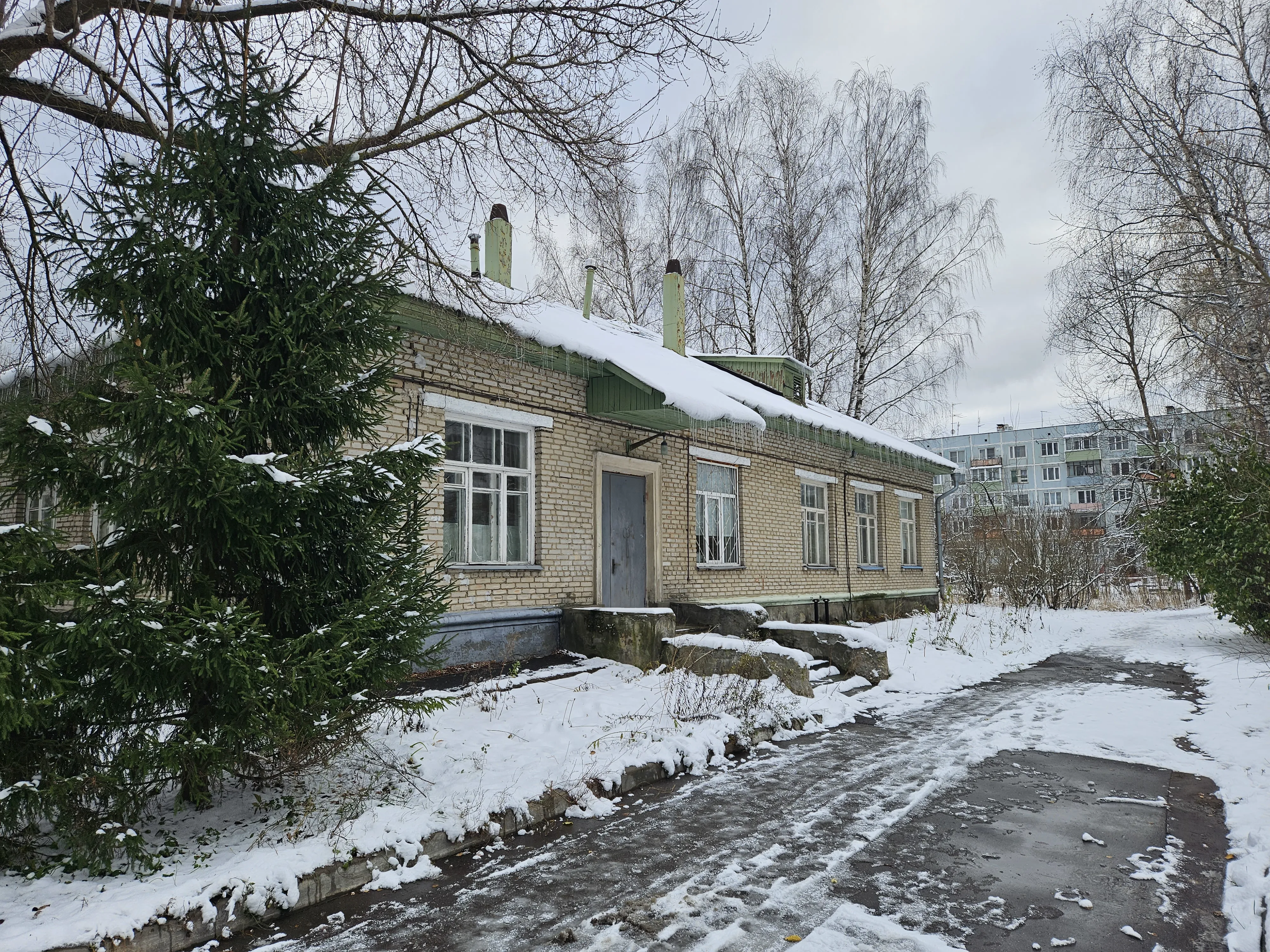 Заводское здание с верандой, фото 12