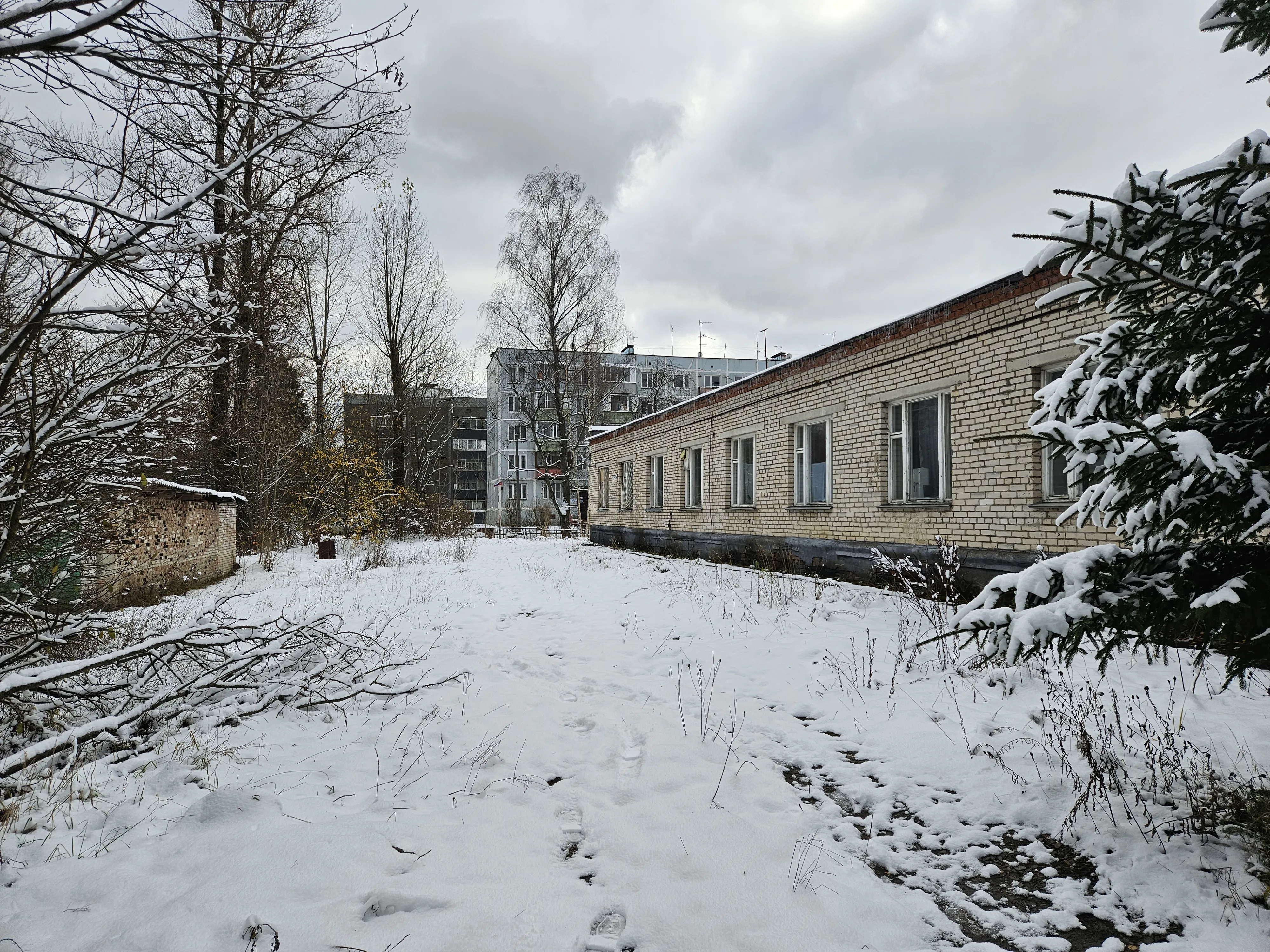 Заводское здание с верандой, фото 7