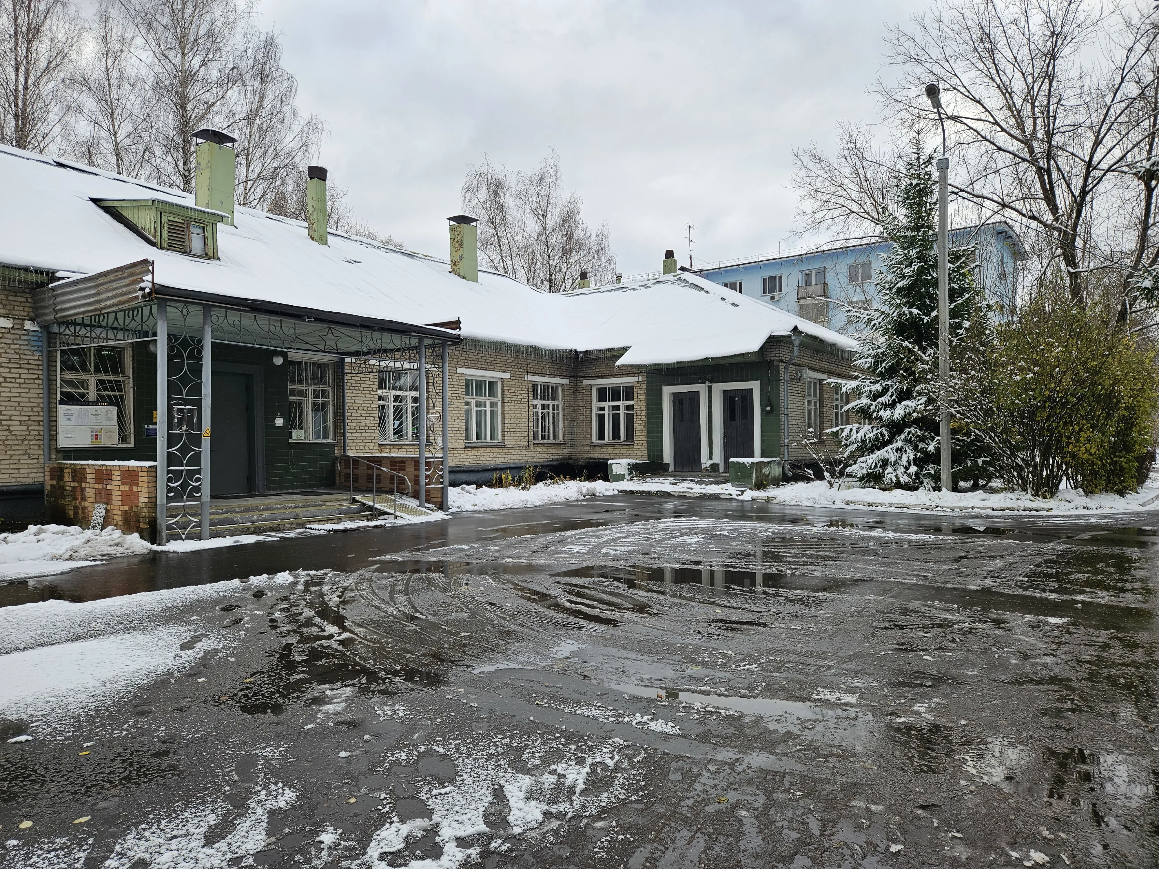 Заводское здание с верандой, фото 4