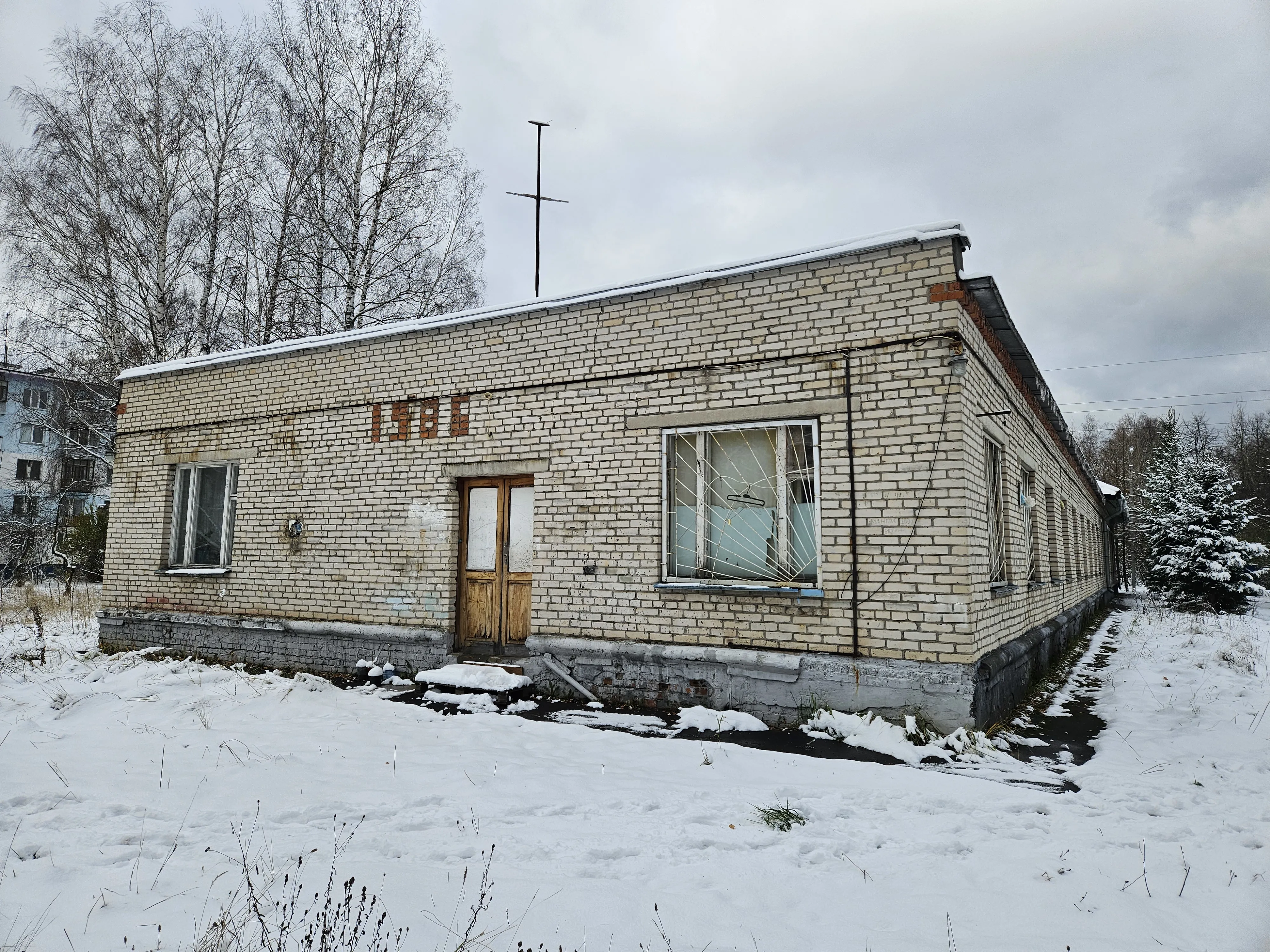 Заводское здание с верандой, фото 9