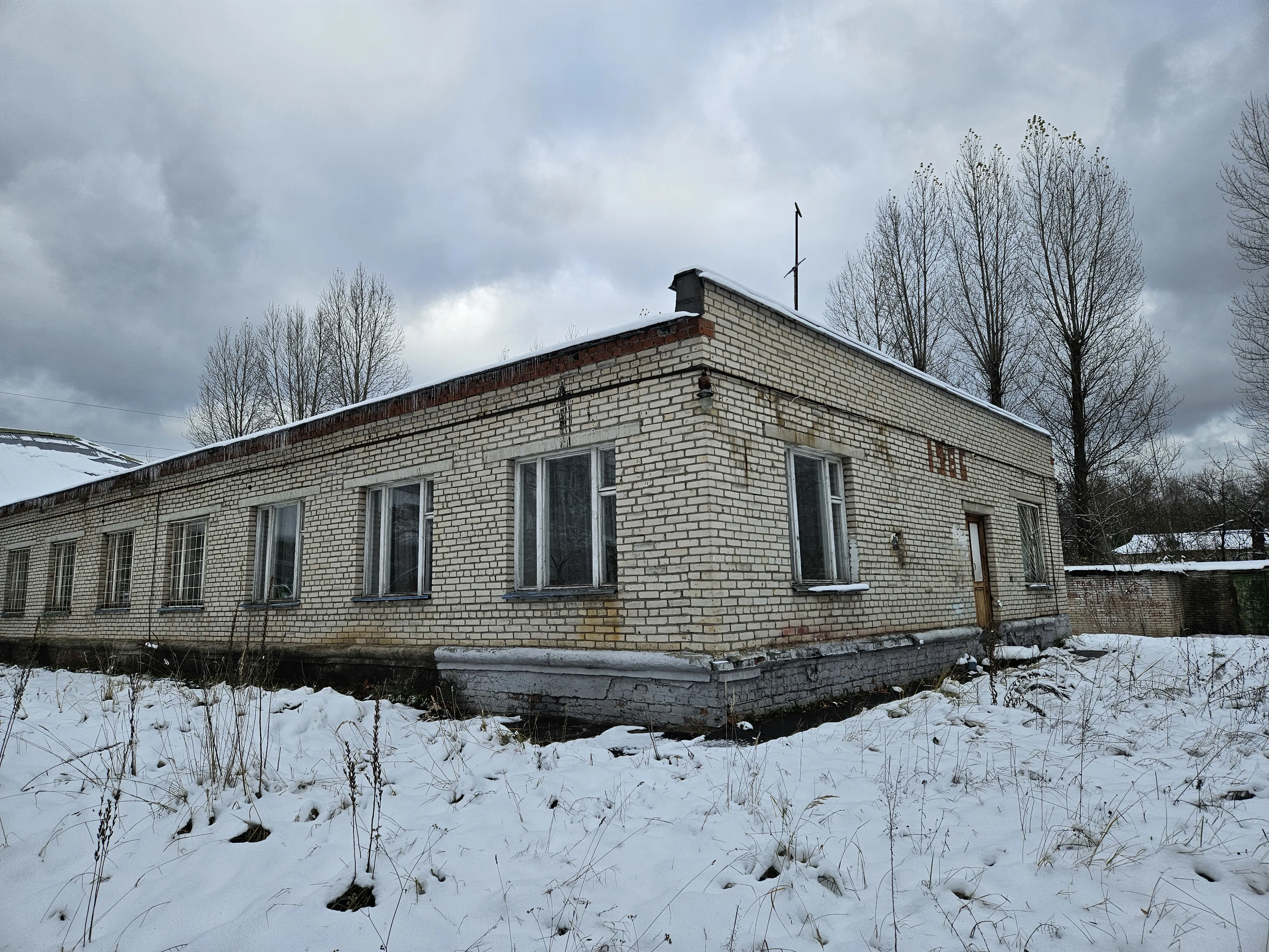 Заводское здание с верандой, фото 10