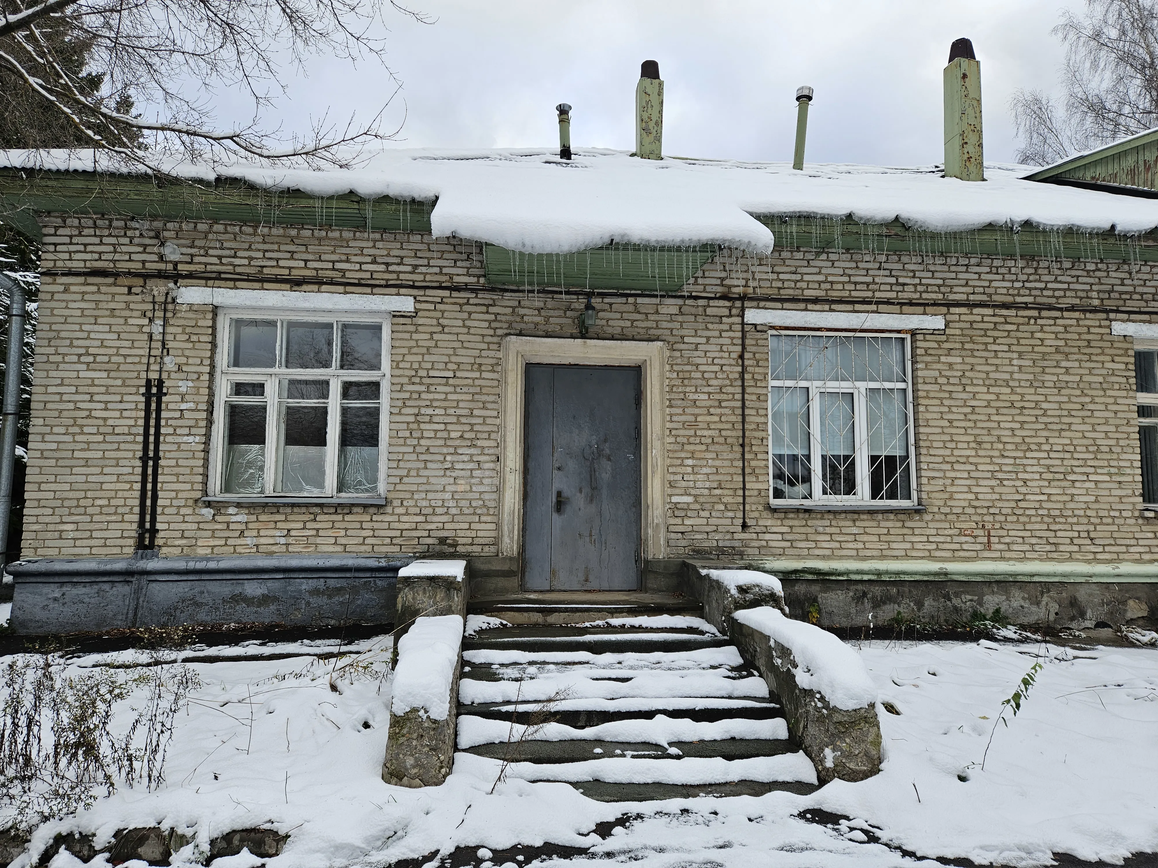 Заводское здание с верандой, фото 13
