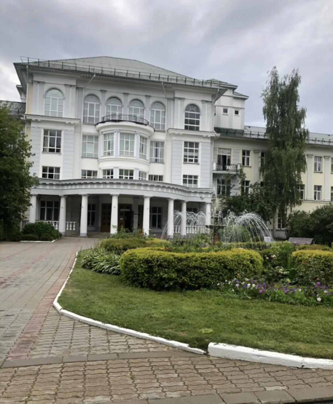 Медцентр с колоннами, фото 4