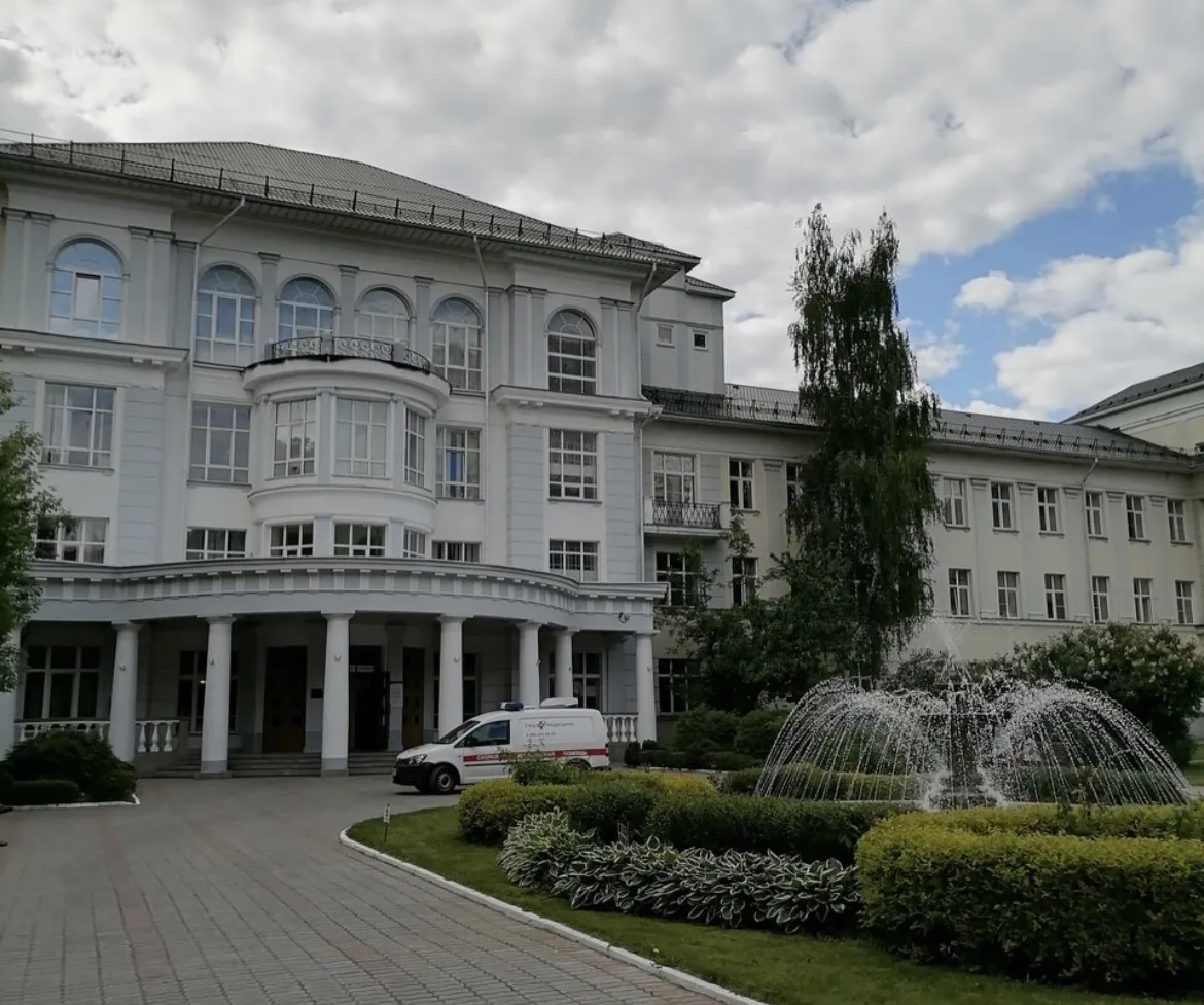 Медцентр с колоннами, фото 5