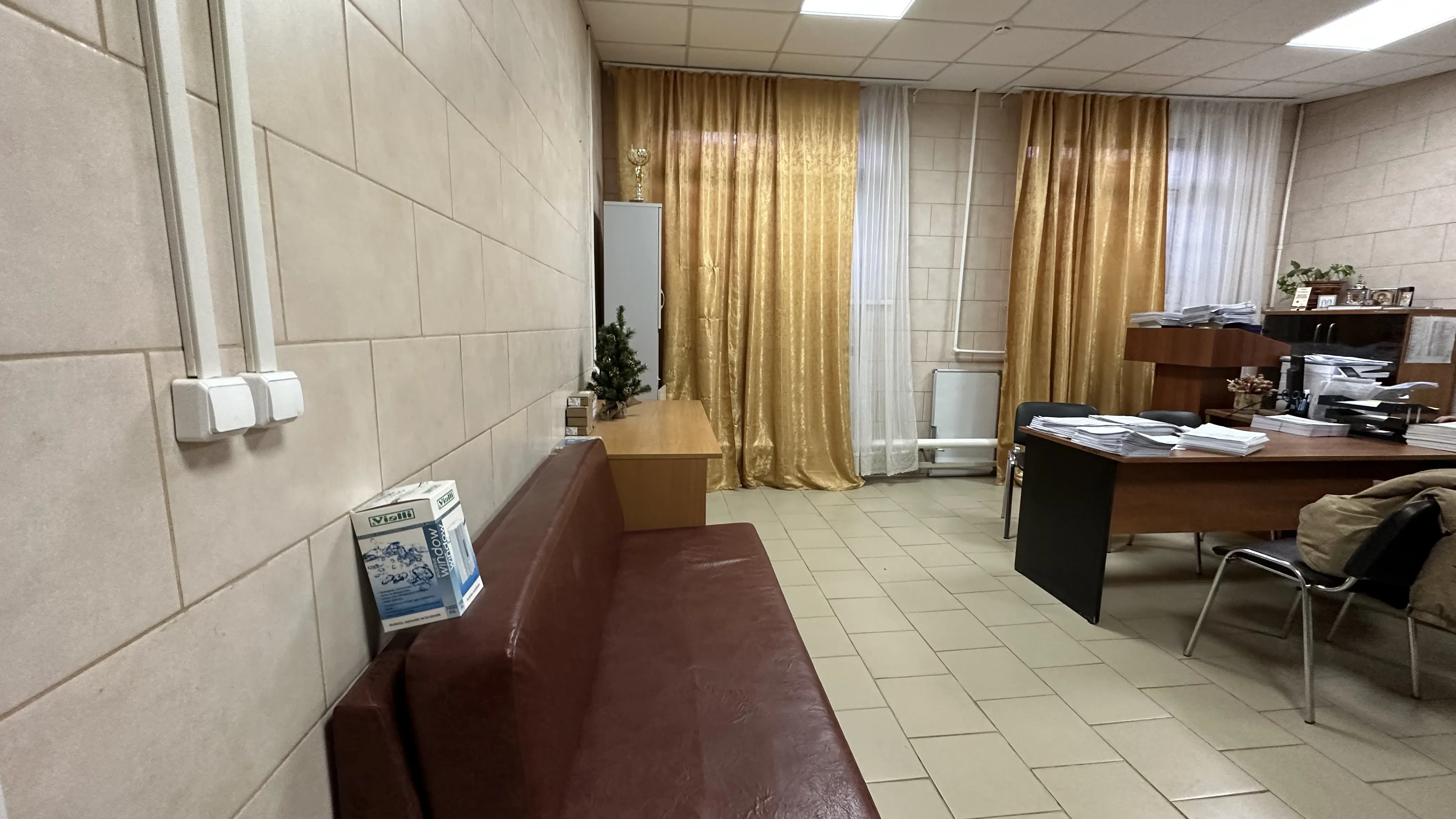 Длинный подвал с трубами, фото 5