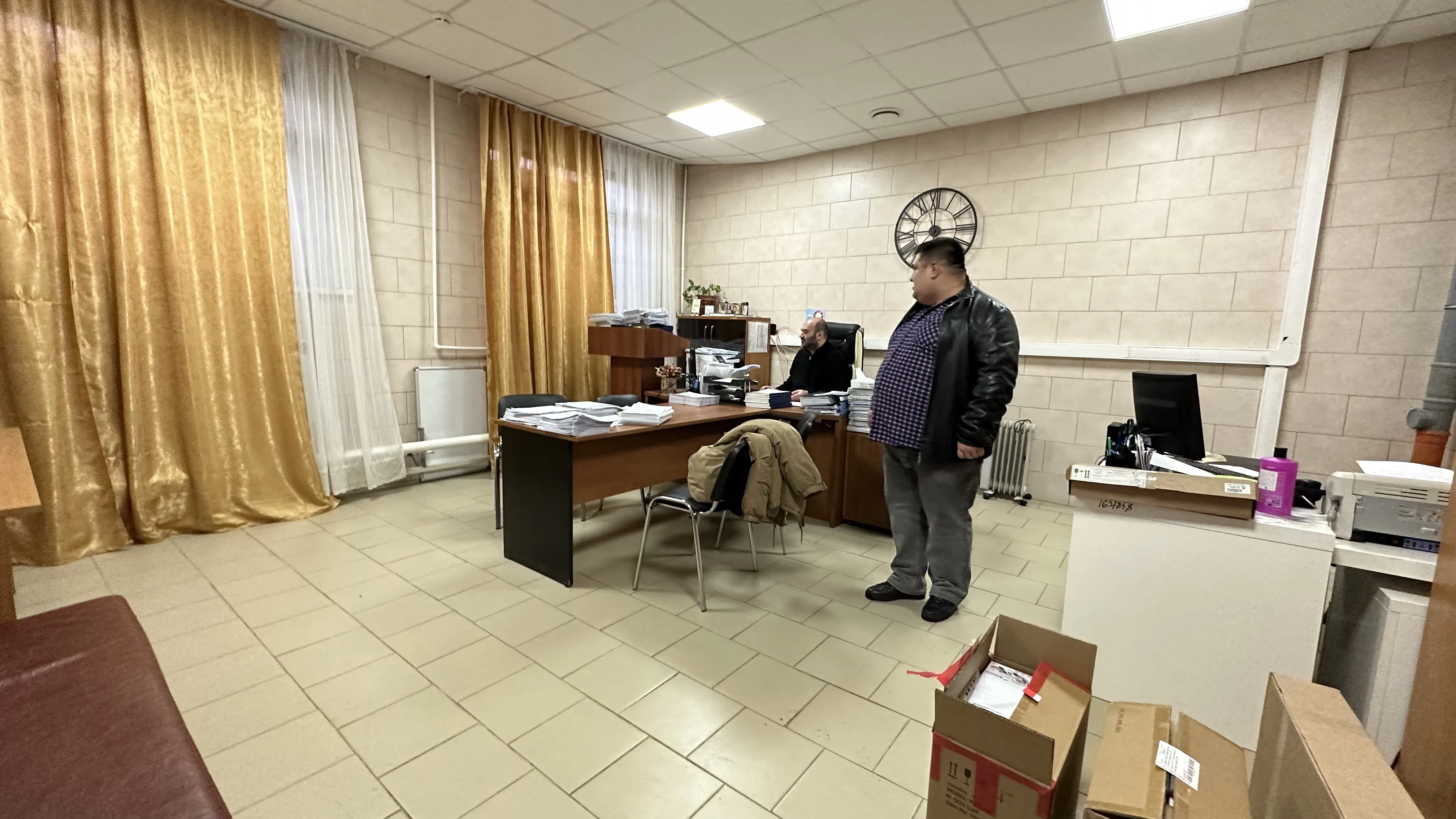 Длинный подвал с трубами, фото 6