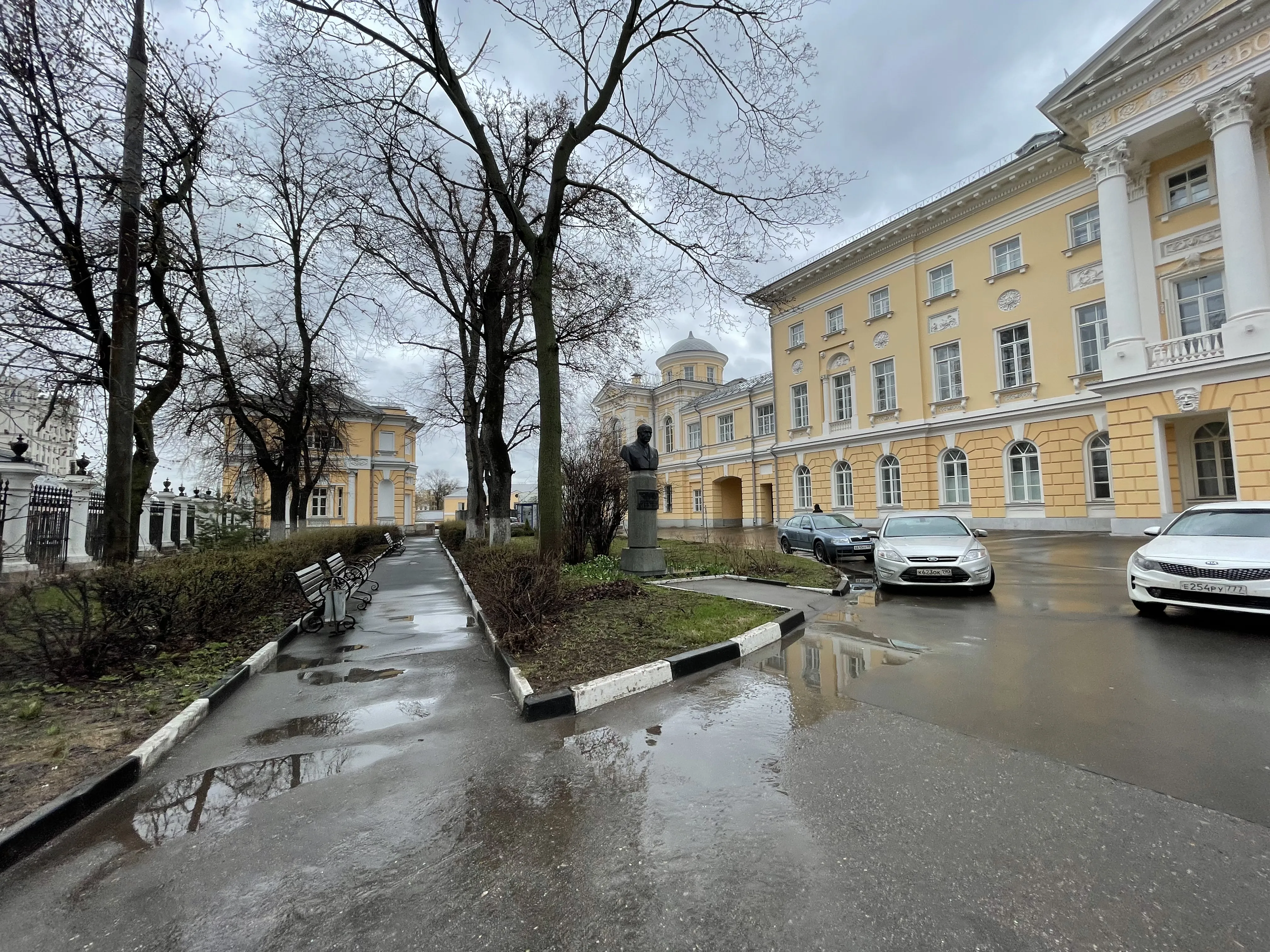 Больница с рельефным фасадом, фото 24