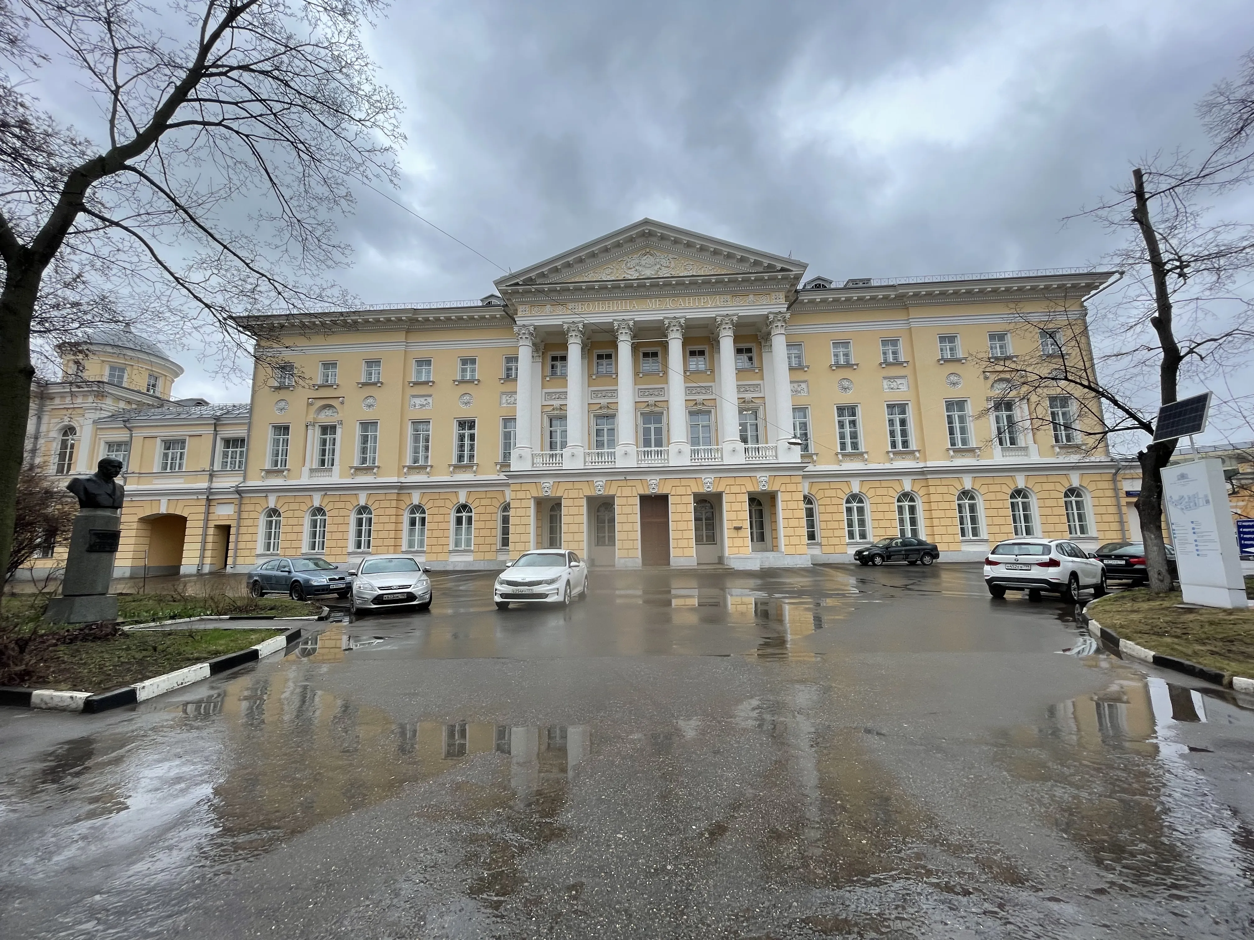 Больница с рельефным фасадом, фото 19