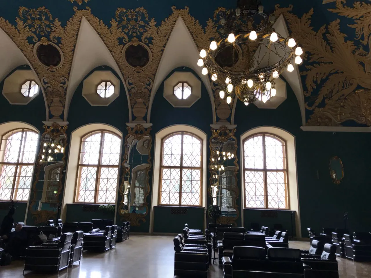 Вокзал с царским декором, фото 2