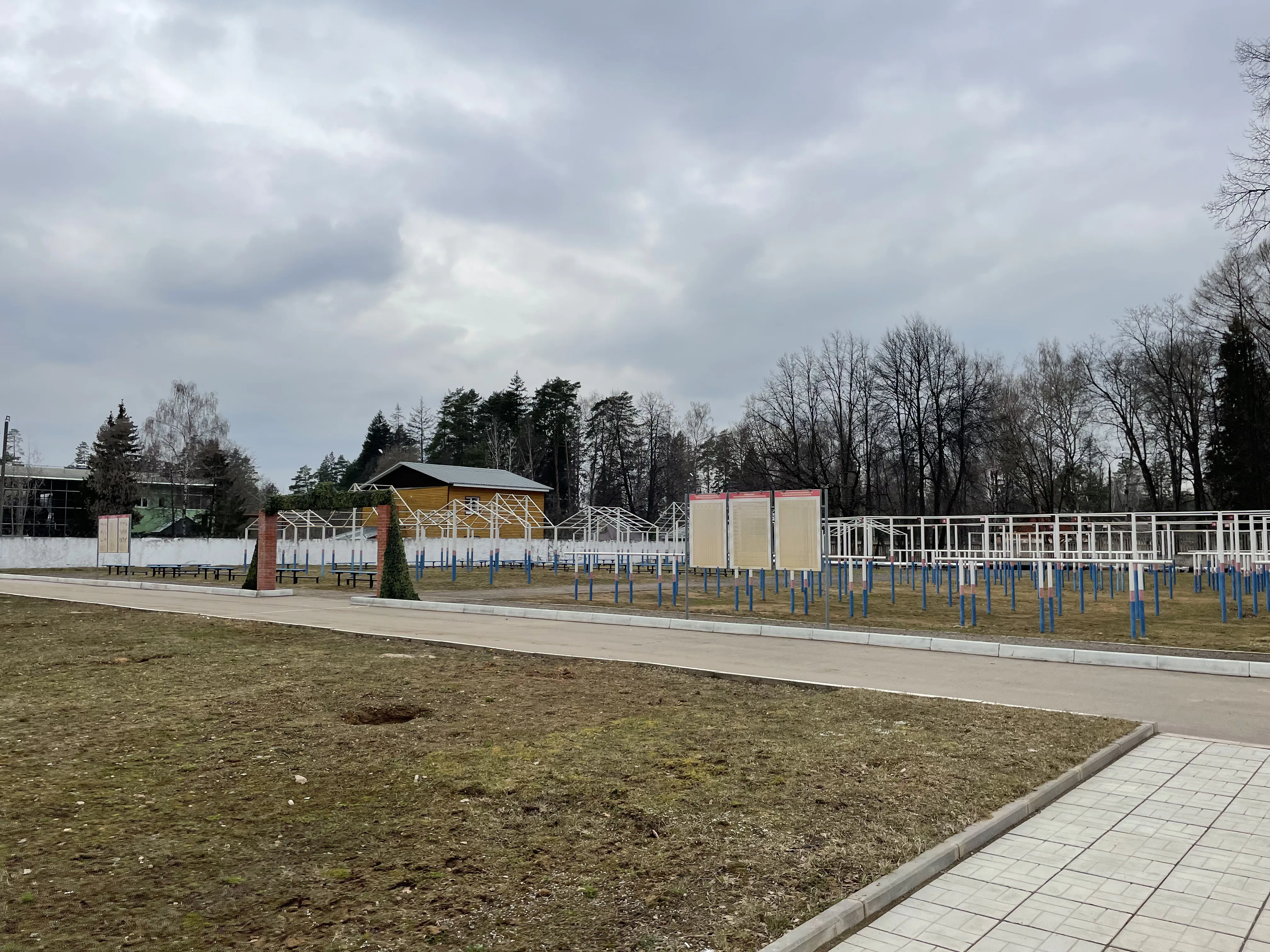 Заводской поселок в лесу, фото 18