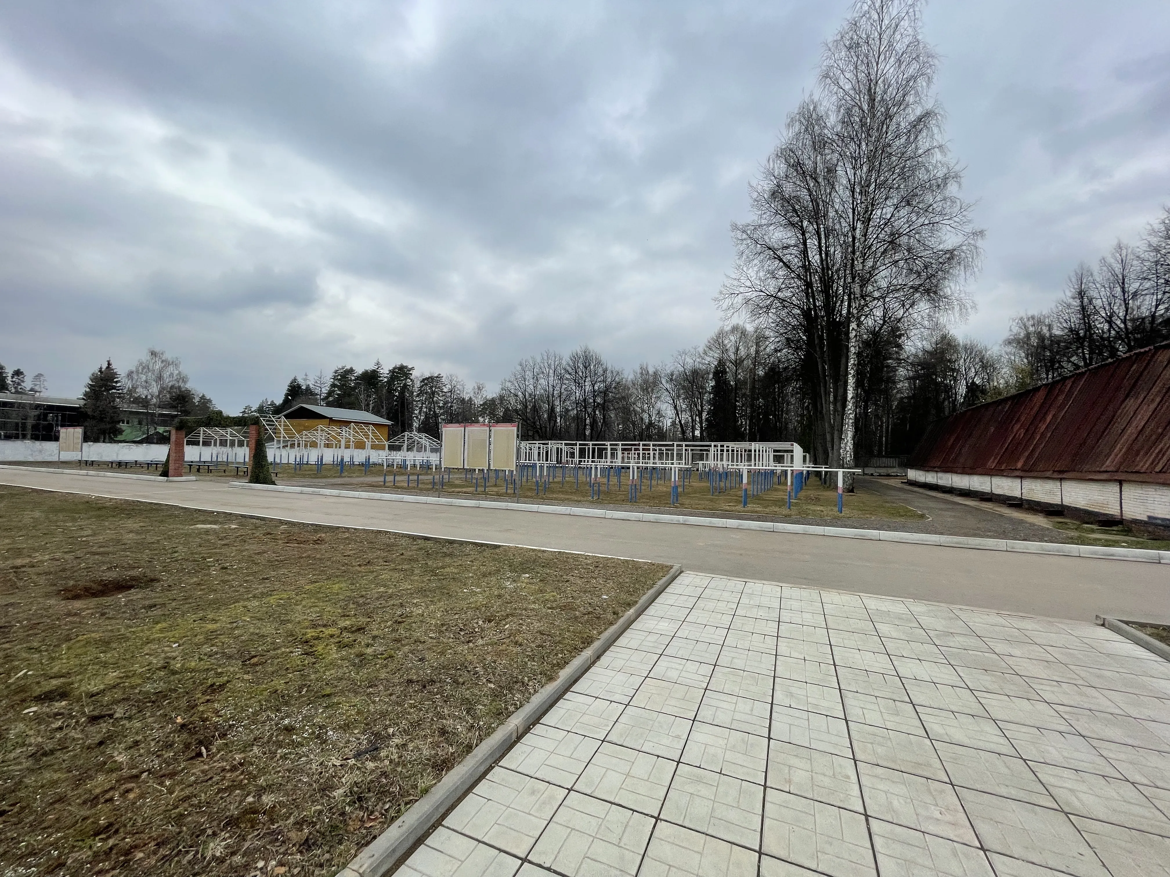 Заводской поселок в лесу, фото 19