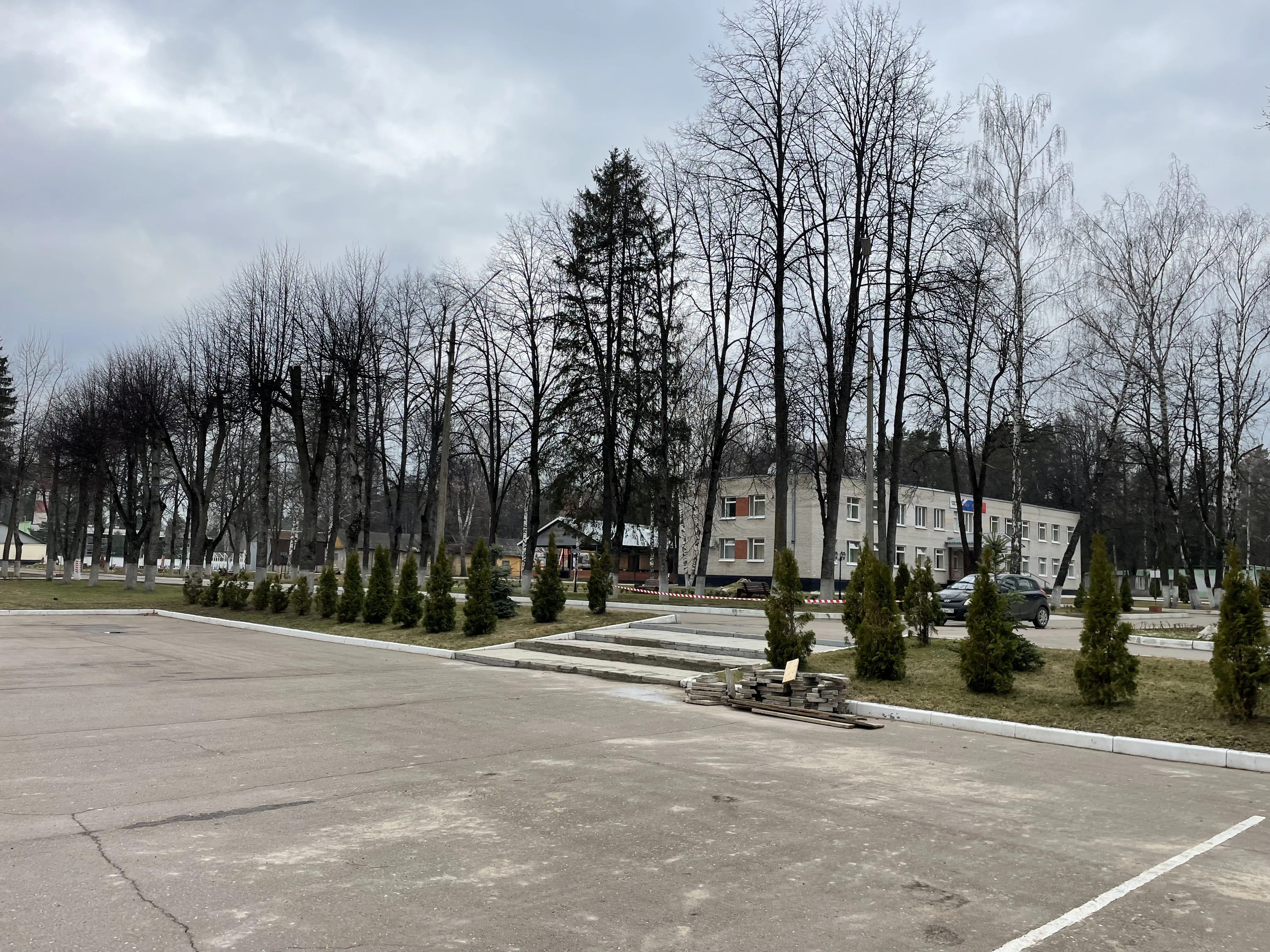 Заводской поселок в лесу, фото 14