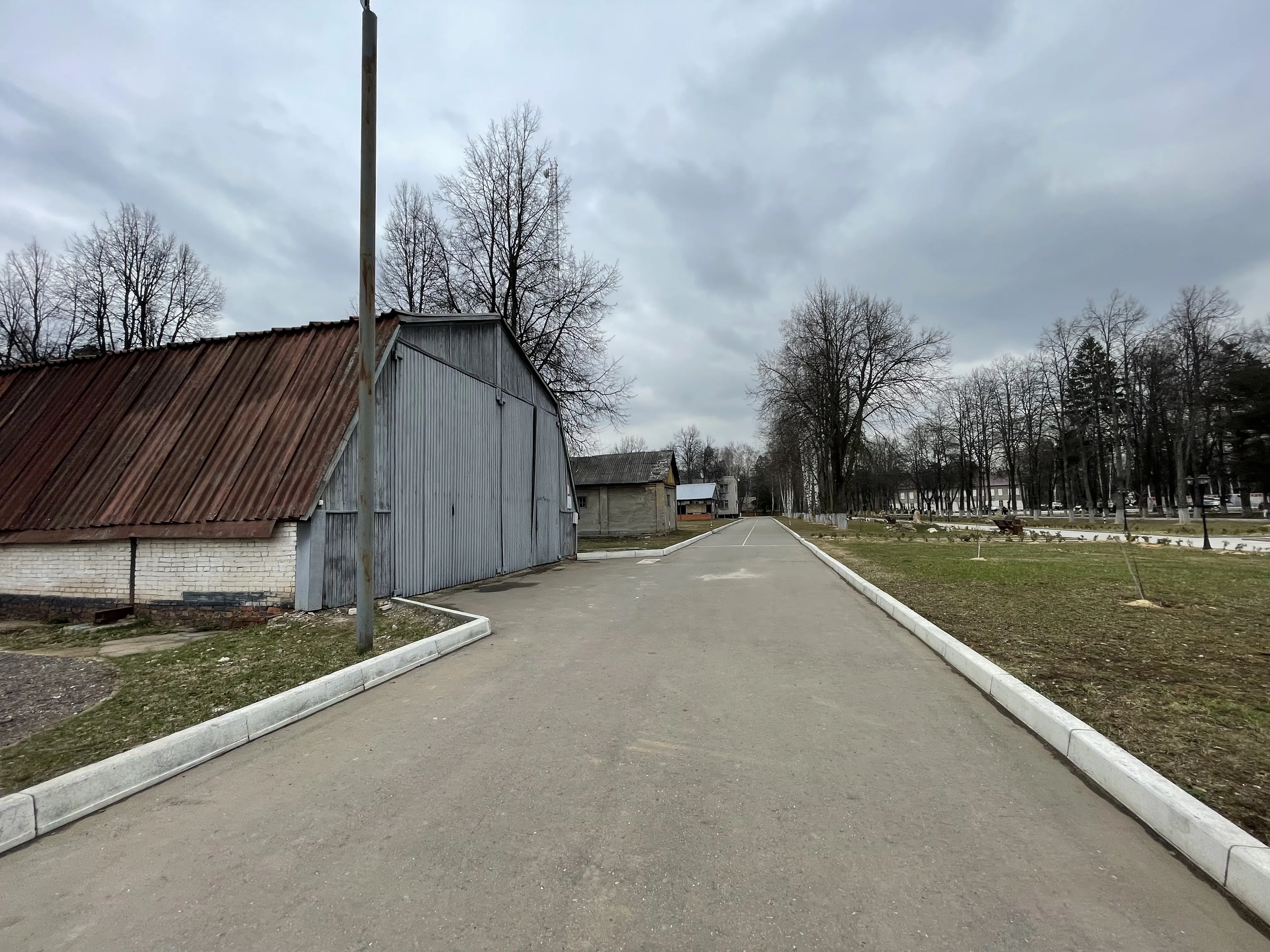 Заводской поселок в лесу, фото 20