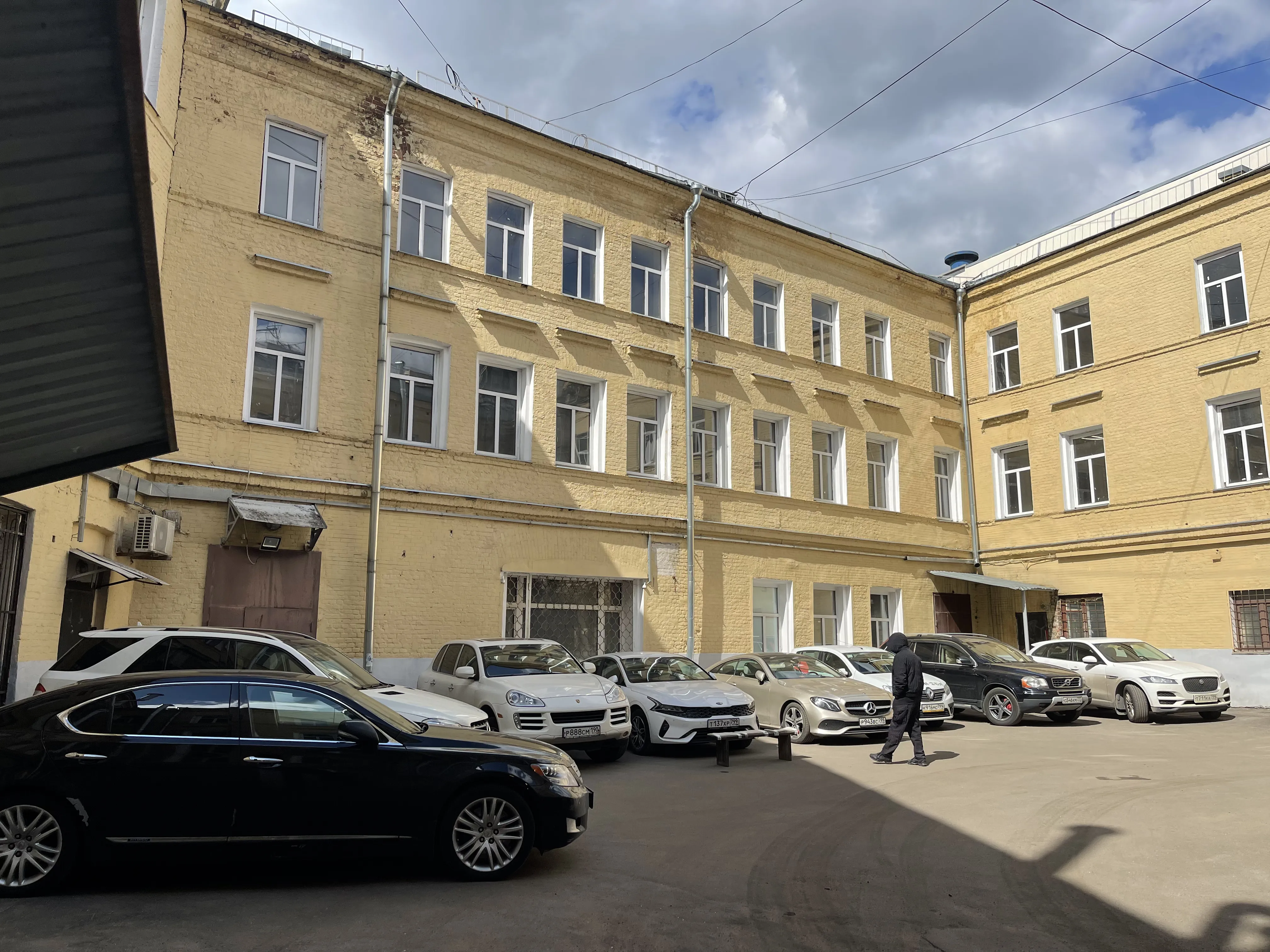 Желтый двор-колодец, фото 2