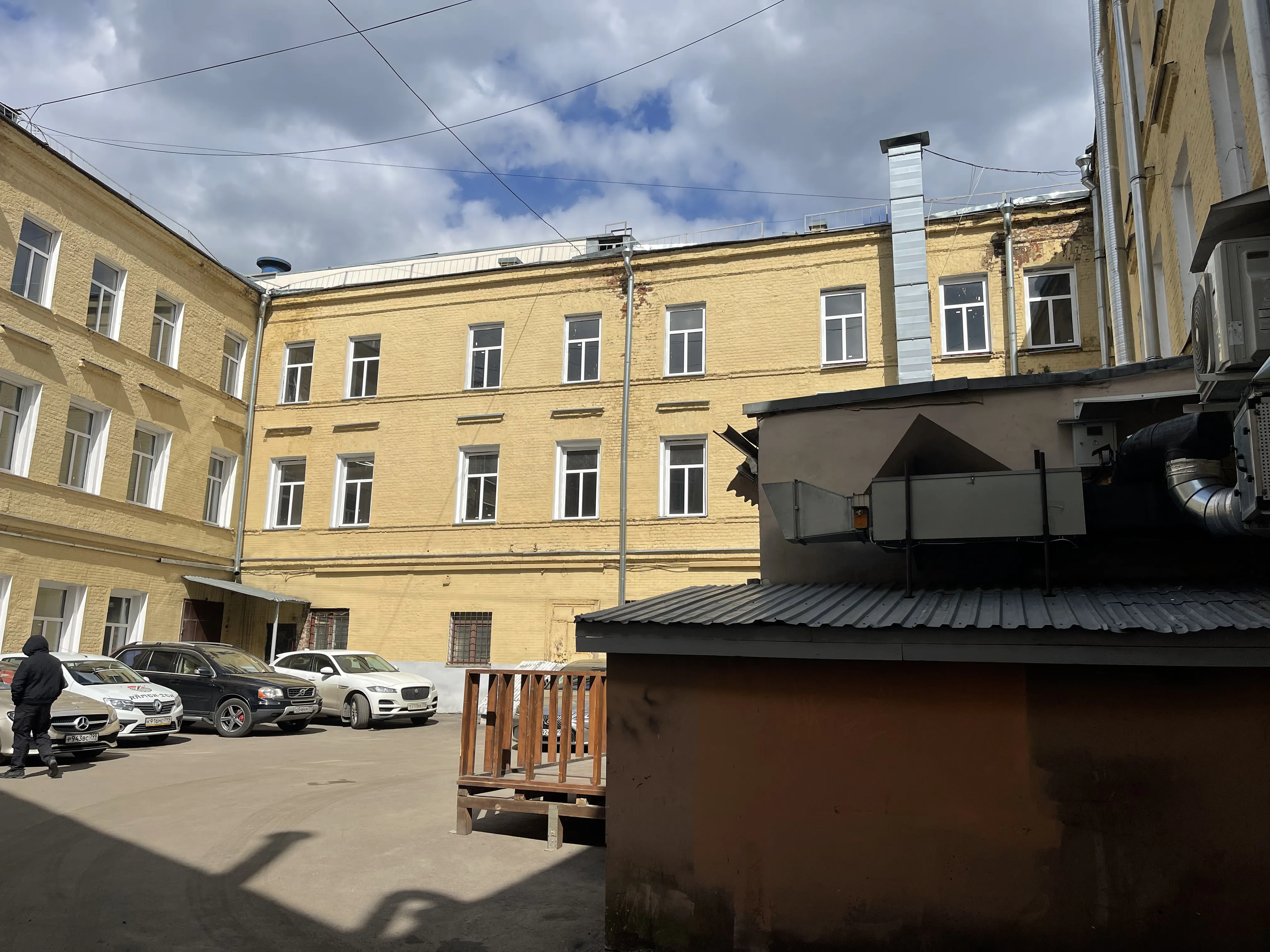 Желтый двор-колодец, фото 3