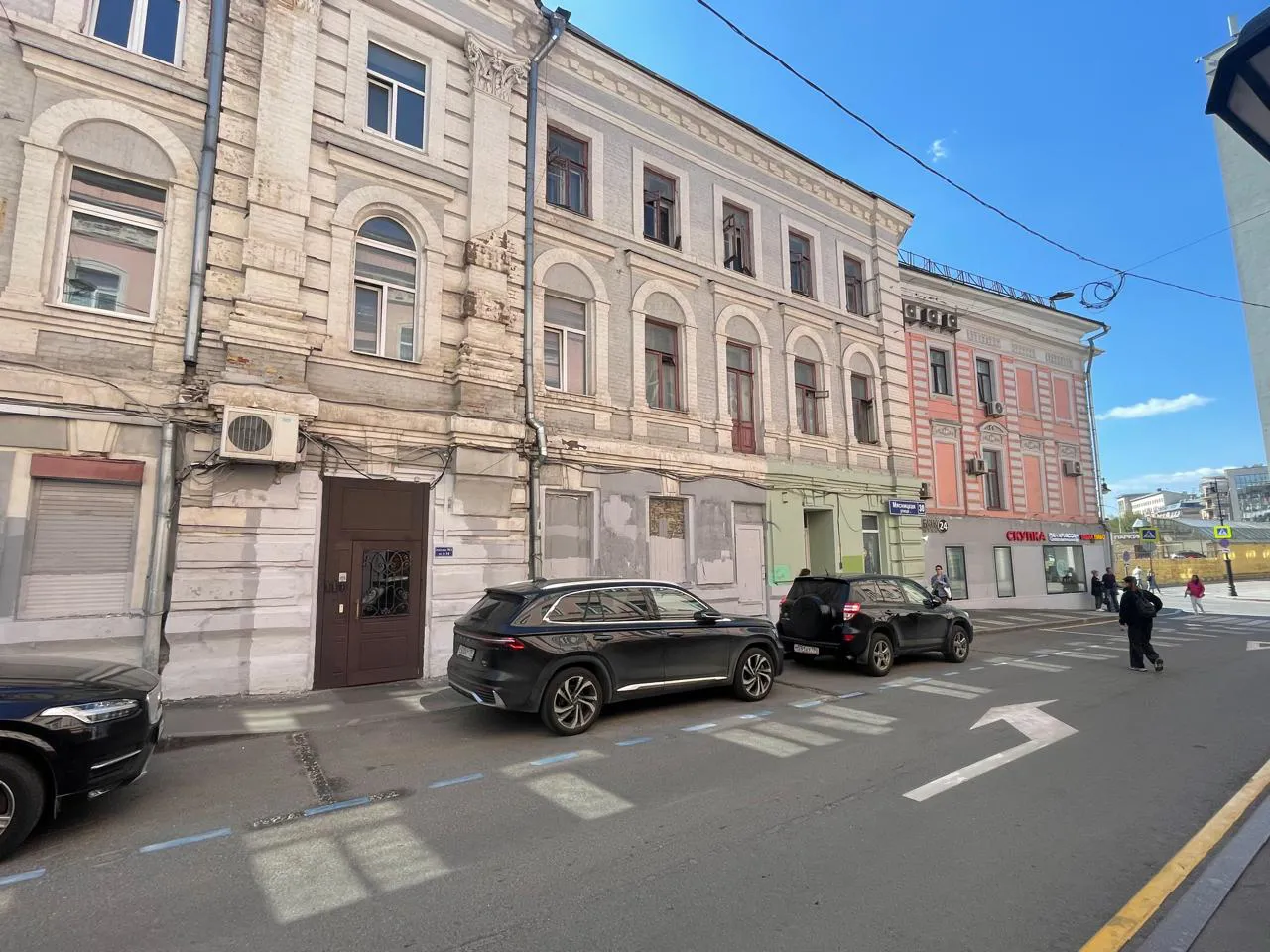 Парадная с рустованной стеной, фото 1
