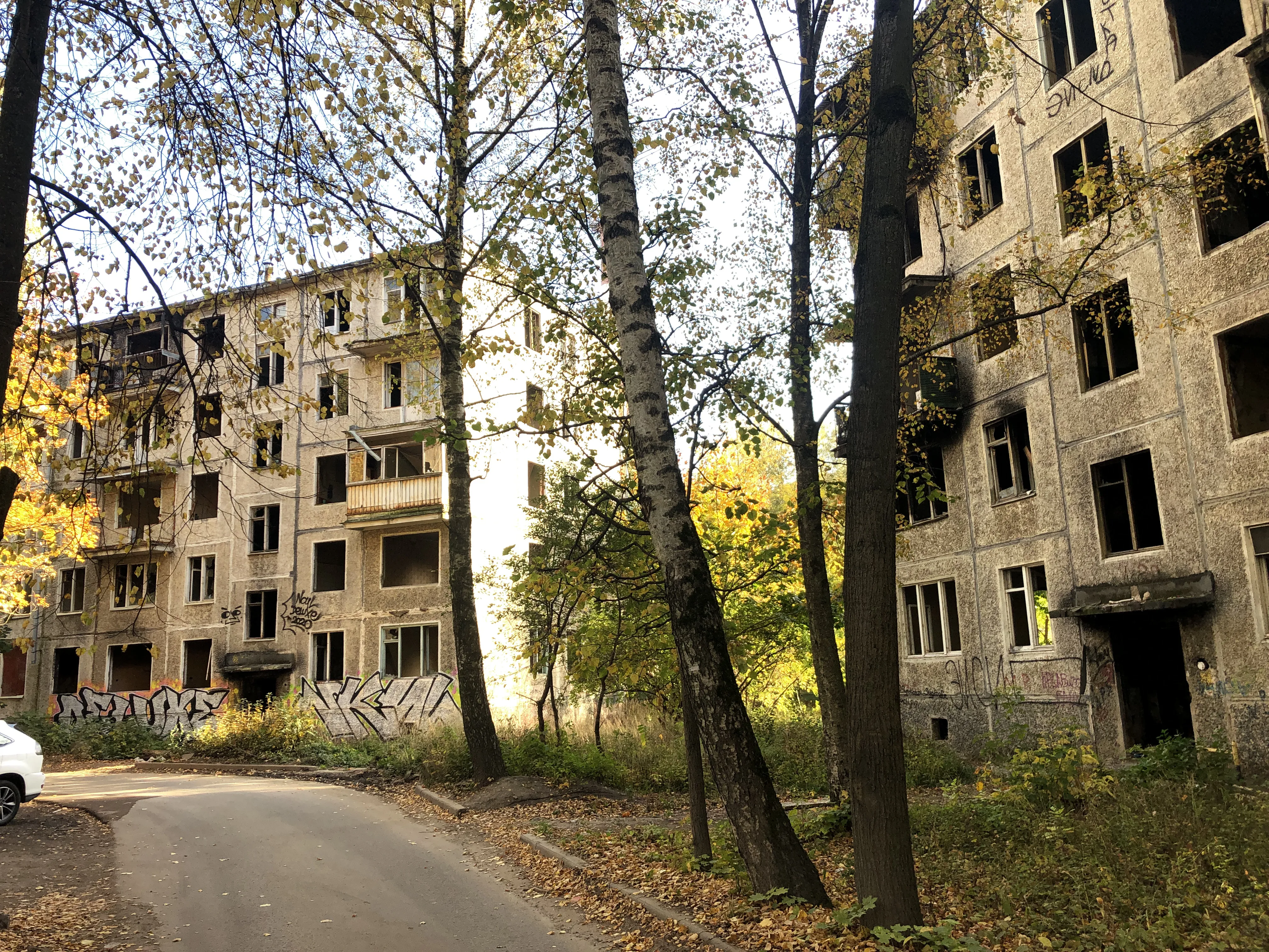 Заброшенная панелька с граффити, фото 3