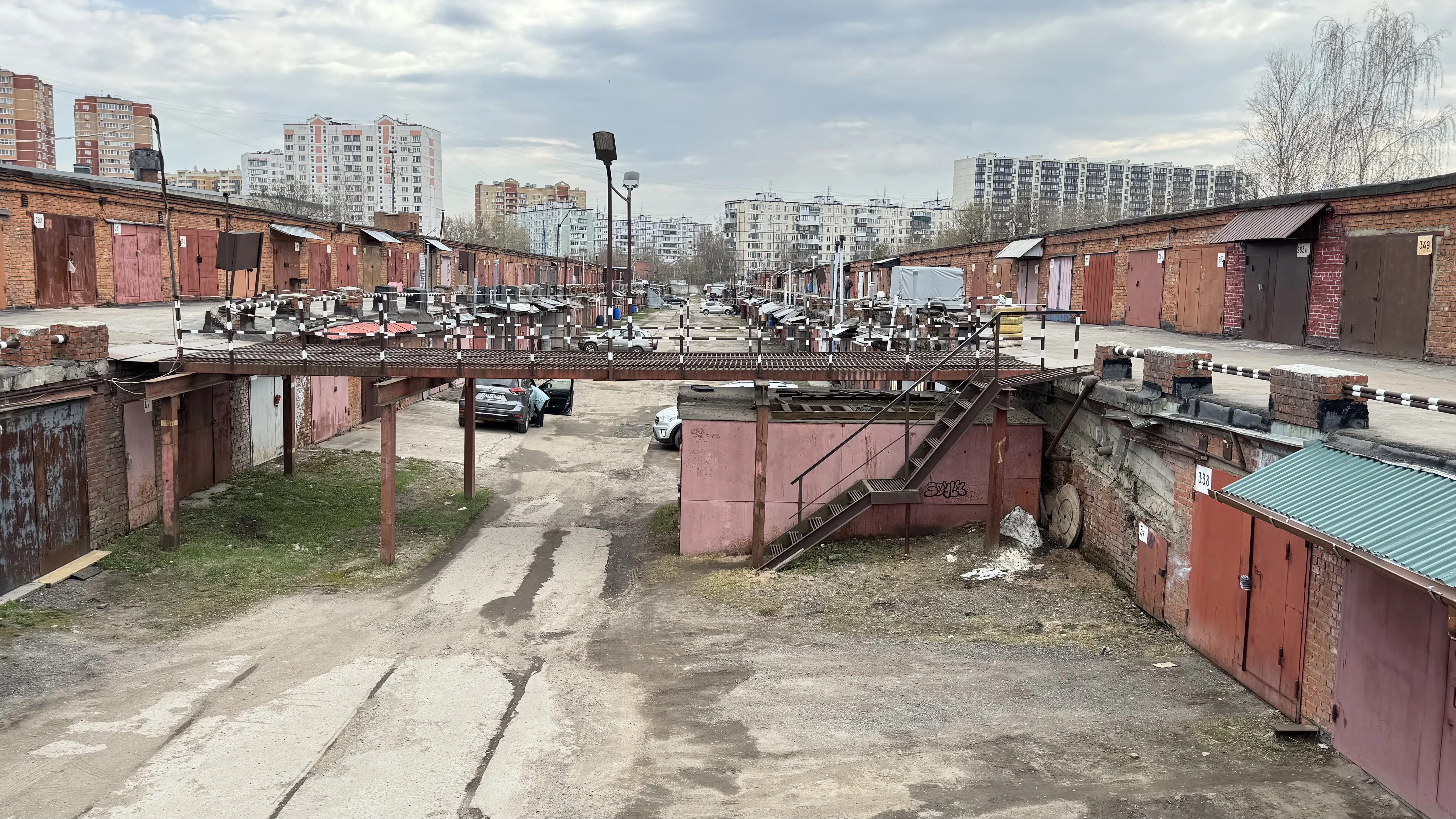 Ржавые гаражи с эстакадой, фото 17